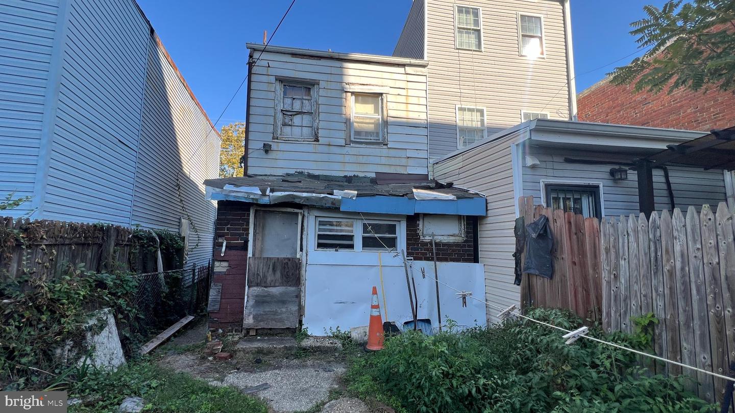 2005 FAIRLAWN AVE SE, WASHINGTON, District Of Columbia 20020, 2 Bedrooms Bedrooms, 3 Rooms Rooms,1 BathroomBathrooms,Residential,For sale,2005 FAIRLAWN AVE SE,DCDC2227164 MLS # DCDC2227164