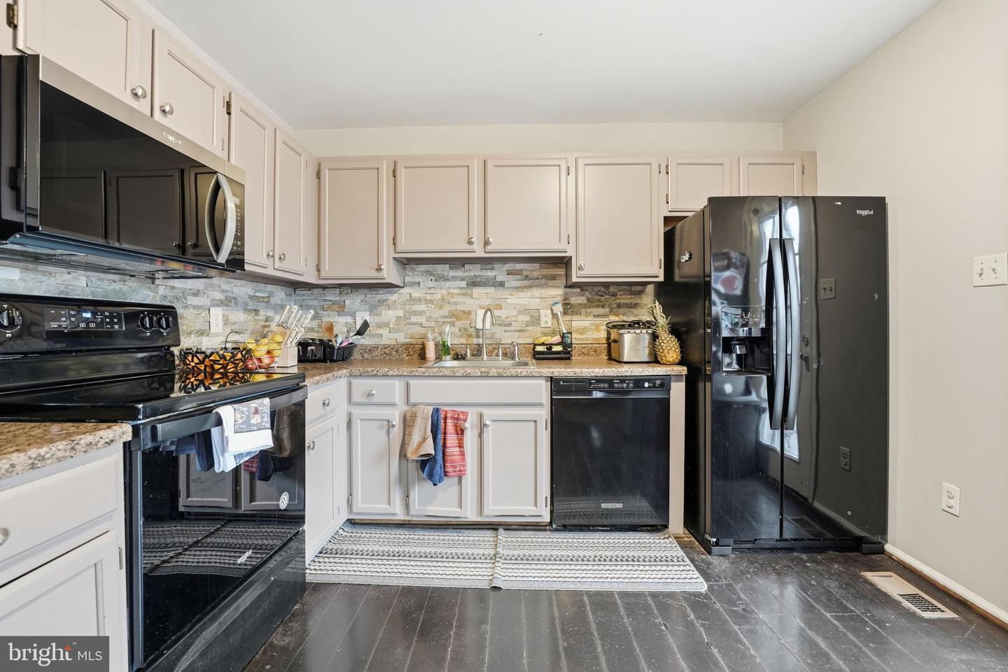 8514 CHARNWOOD CT, MANASSAS, Virginia 20111, 3 Bedrooms Bedrooms, ,3 BathroomsBathrooms,Residential,For sale,8514 CHARNWOOD CT,VAPW2107434 MLS # VAPW2107434