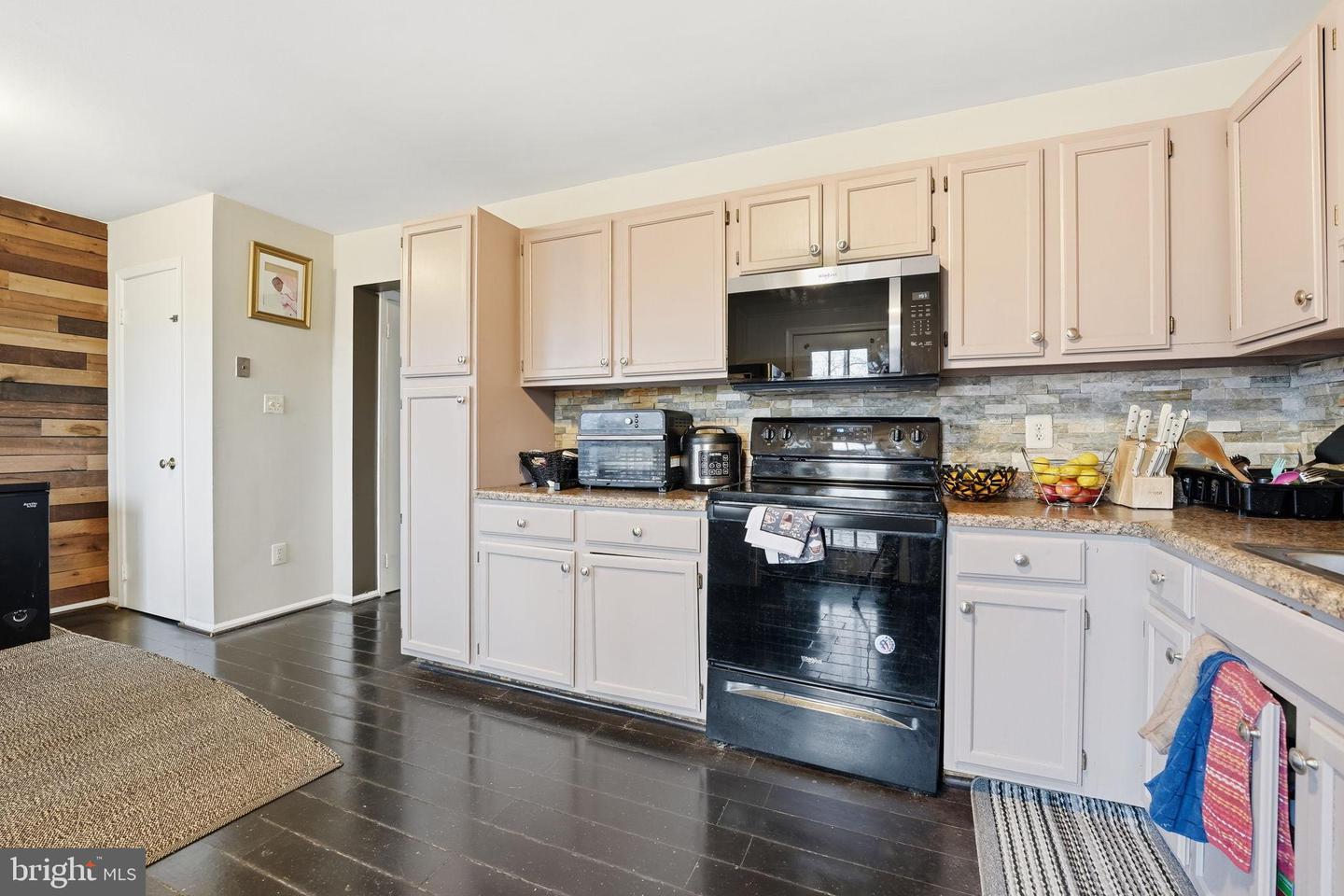 8514 CHARNWOOD CT, MANASSAS, Virginia 20111, 3 Bedrooms Bedrooms, ,3 BathroomsBathrooms,Residential,For sale,8514 CHARNWOOD CT,VAPW2107434 MLS # VAPW2107434