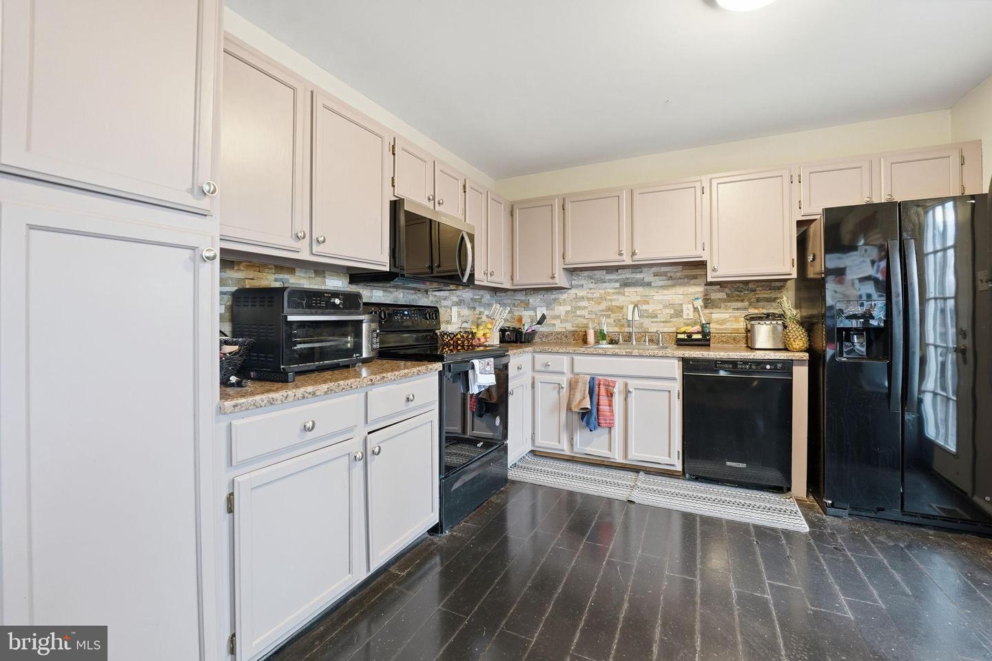 8514 CHARNWOOD CT, MANASSAS, Virginia 20111, 3 Bedrooms Bedrooms, ,3 BathroomsBathrooms,Residential,For sale,8514 CHARNWOOD CT,VAPW2107434 MLS # VAPW2107434