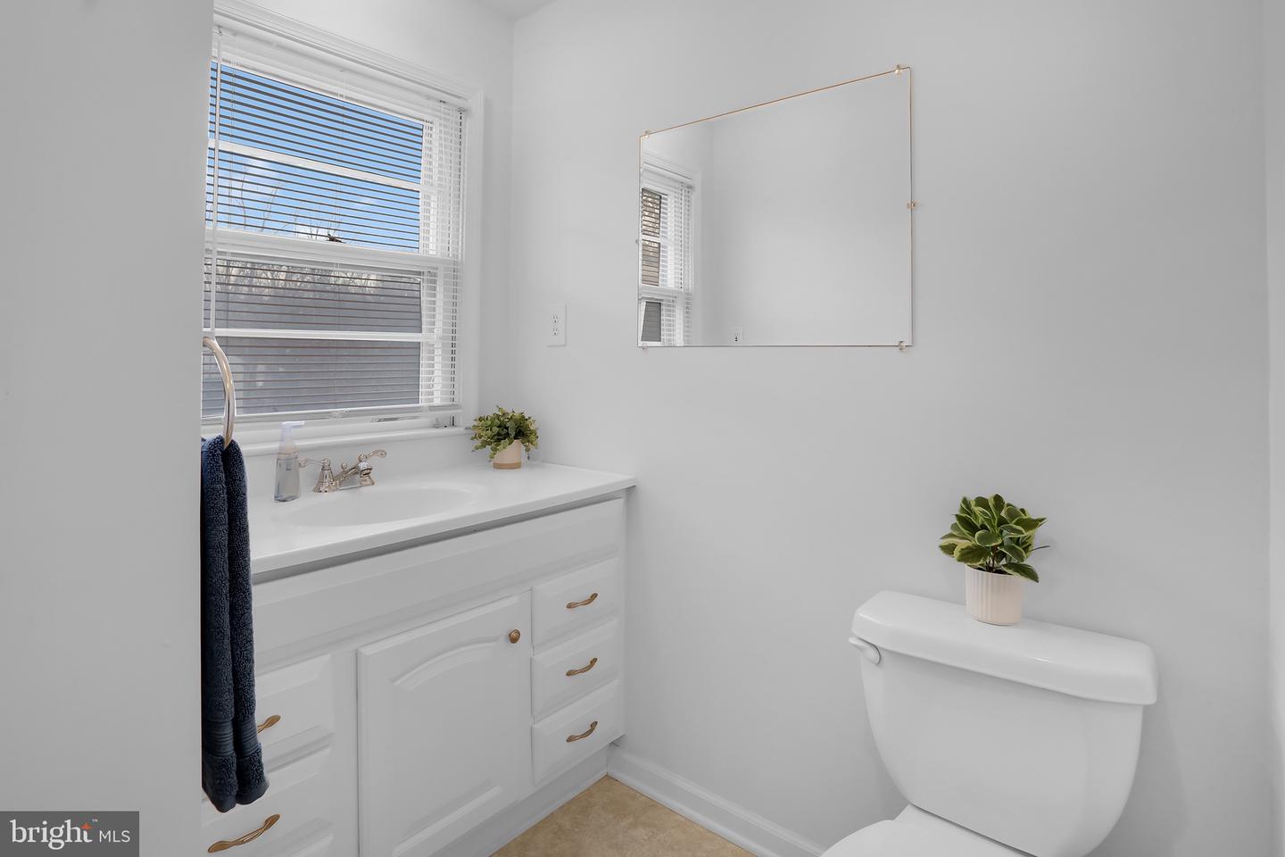 56 RIDGEWOOD LN, FRONT ROYAL, Virginia 22630, 3 Bedrooms Bedrooms, ,2 BathroomsBathrooms,Residential,For sale,56 RIDGEWOOD LN,VACL2006212 MLS # VACL2006212