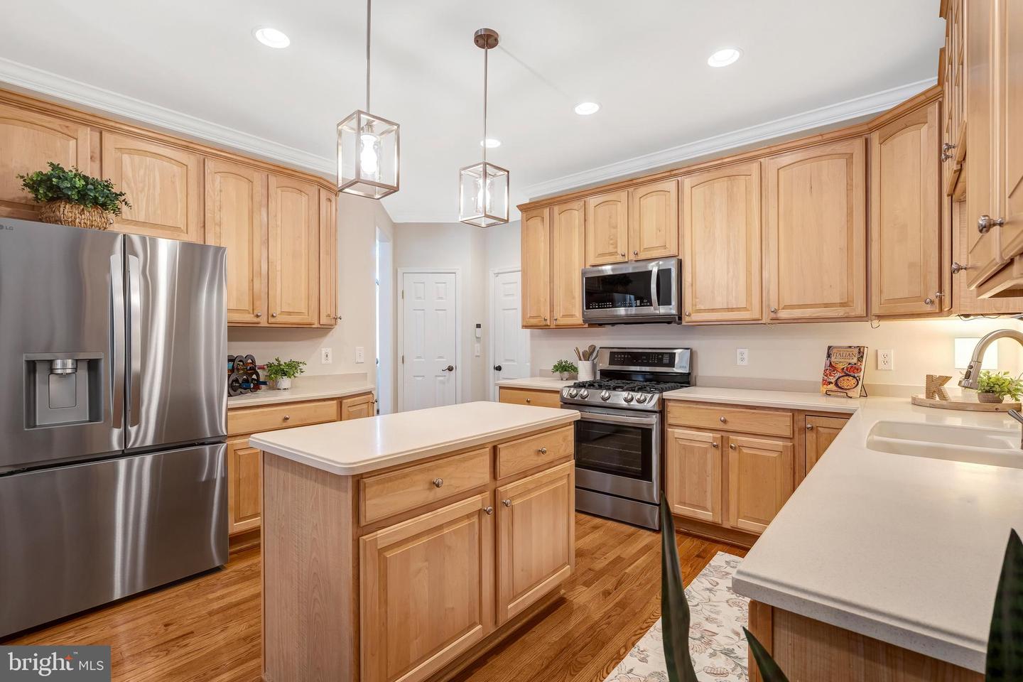 9237 OLD BEECH CT, LORTON, Virginia 22079, 4 Bedrooms Bedrooms, ,3 BathroomsBathrooms,Residential,For sale,9237 OLD BEECH CT,VAFX2278948 MLS # VAFX2278948