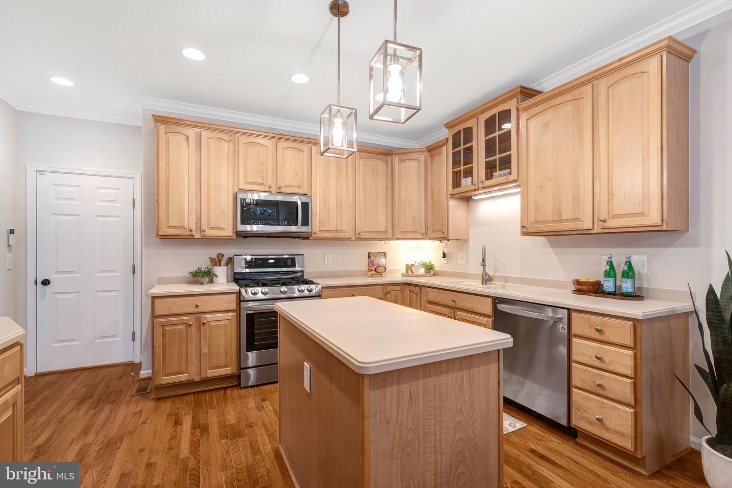 9237 OLD BEECH CT, LORTON, Virginia 22079, 4 Bedrooms Bedrooms, ,3 BathroomsBathrooms,Residential,For sale,9237 OLD BEECH CT,VAFX2278948 MLS # VAFX2278948