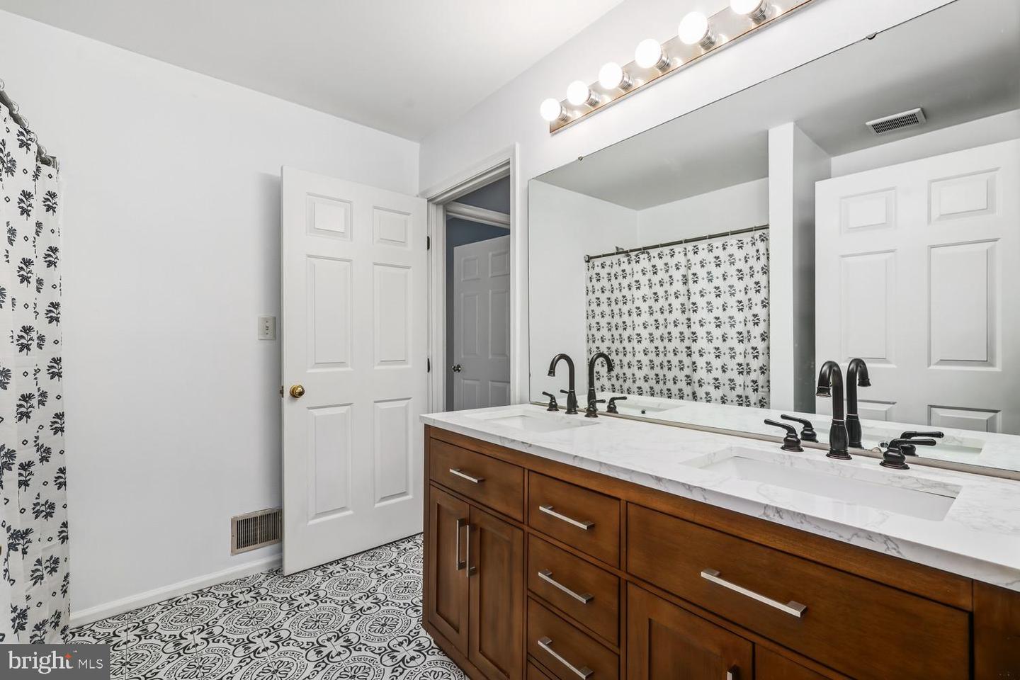 1865 TIGER LILY CIR, WOODBRIDGE, Virginia 22192, 2 Bedrooms Bedrooms, ,2 BathroomsBathrooms,Residential,For sale,1865 TIGER LILY CIR,VAPW2106812 MLS # VAPW2106812 1865 TIGER LILY CIR, WOODBRIDGE, Virginia 22192, 2 Bedrooms Bedrooms, ,2 BathroomsBathrooms,Residential,For sale,1865 TIGER LILY CIR,VAPW2106812 MLS # VAPW2106812