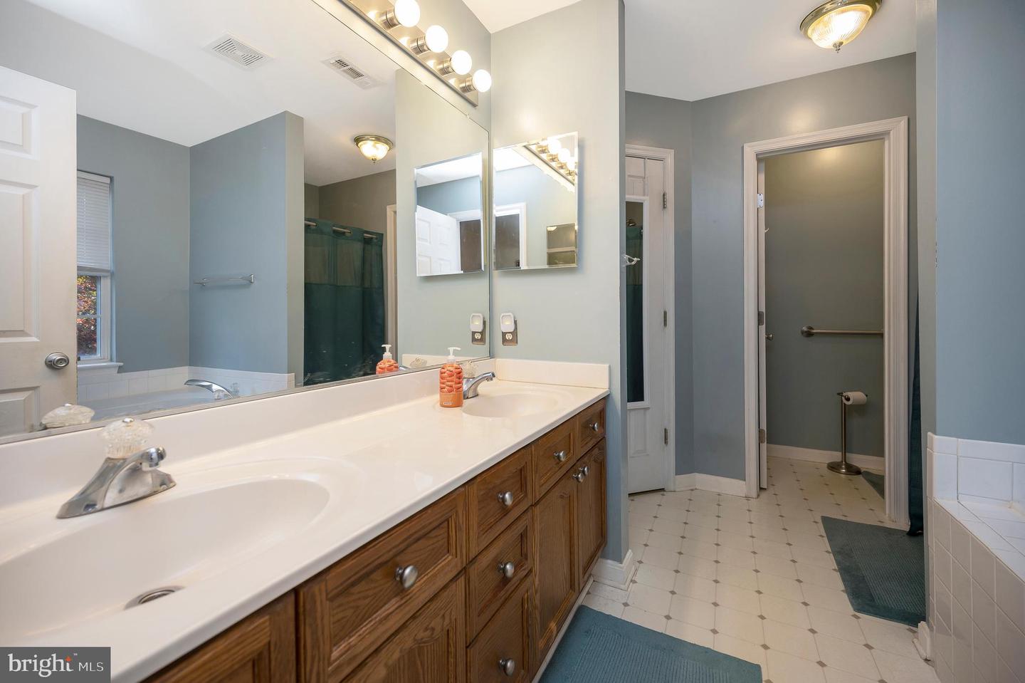 9406 BRAKEN CT, FREDERICKSBURG, Virginia 22408, 4 Bedrooms Bedrooms, ,3 BathroomsBathrooms,Residential,For sale,9406 BRAKEN CT,VASP2037562 MLS # VASP2037562