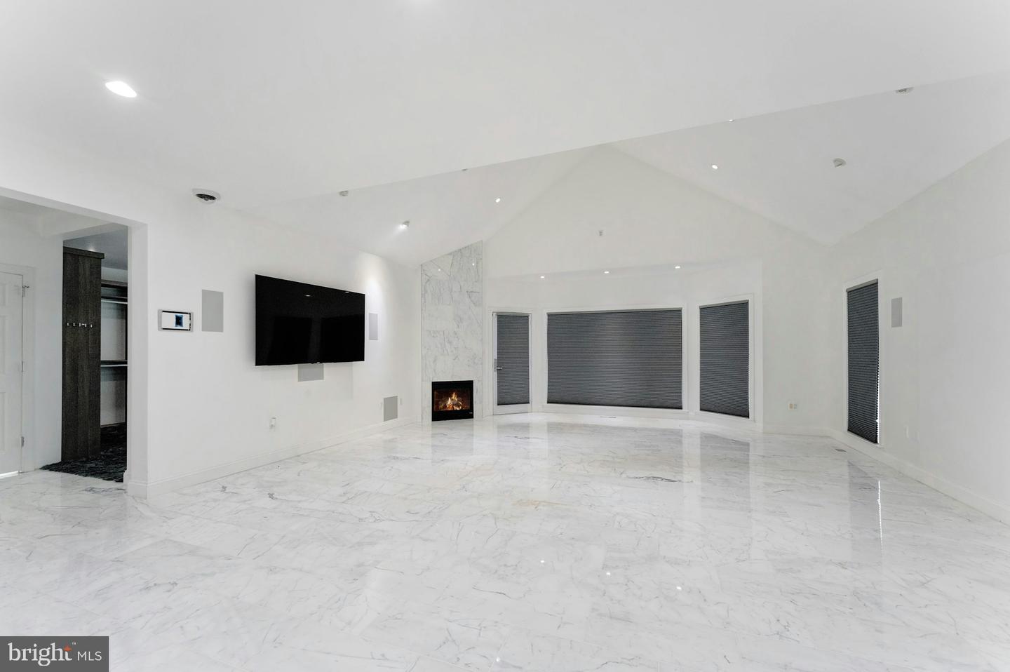 22101 EVERGREEN MILLS RD, LEESBURG, Virginia 20175, 5 Bedrooms Bedrooms, ,8 BathroomsBathrooms,Residential,For sale,22101 EVERGREEN MILLS RD,VALO2111748 MLS # VALO2111748