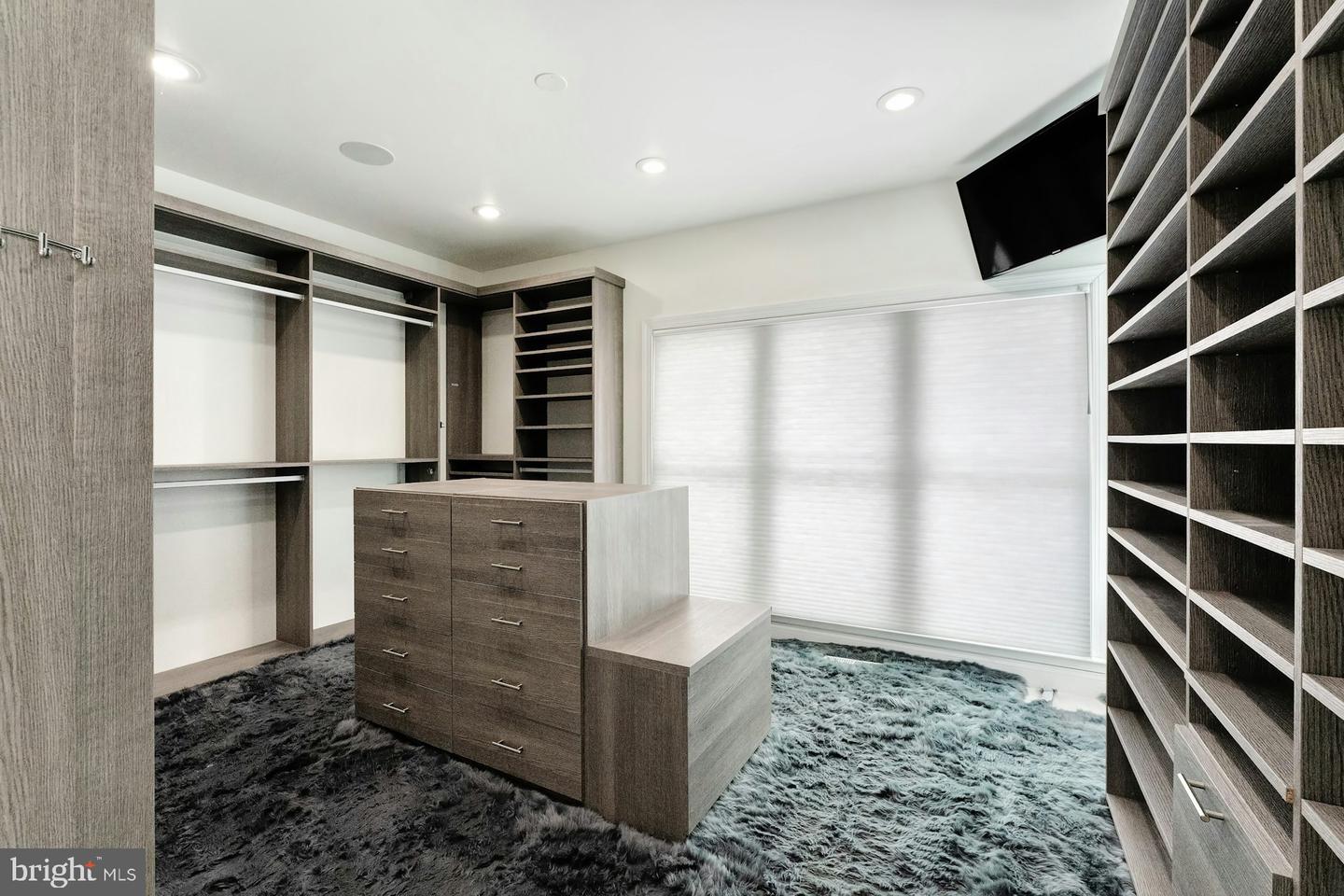 22101 EVERGREEN MILLS RD, LEESBURG, Virginia 20175, 5 Bedrooms Bedrooms, ,8 BathroomsBathrooms,Residential,For sale,22101 EVERGREEN MILLS RD,VALO2111748 MLS # VALO2111748