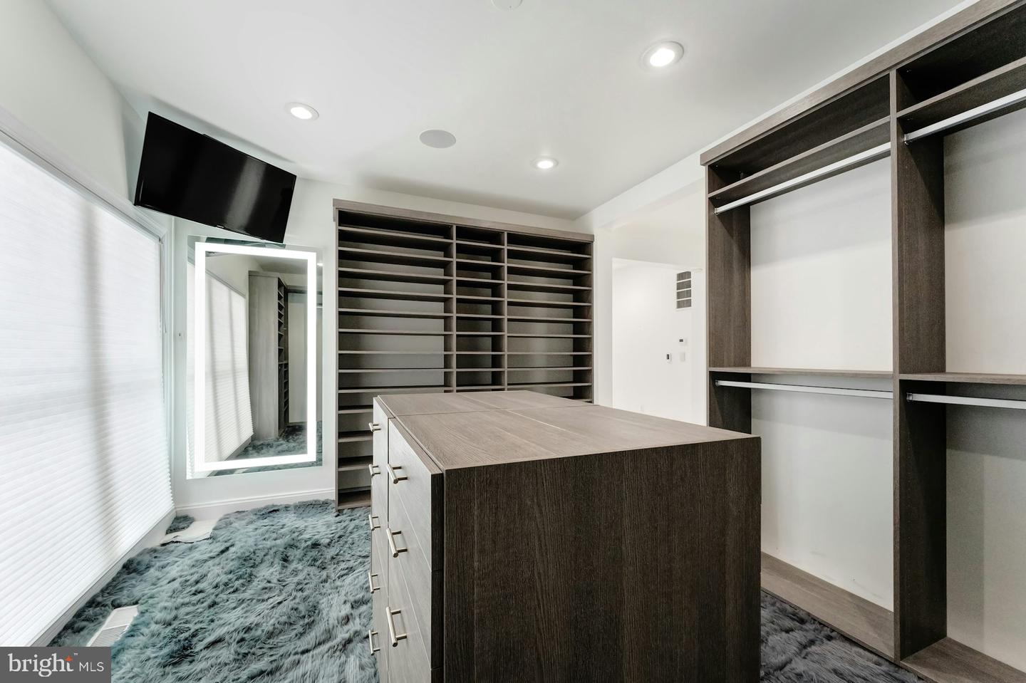 22101 EVERGREEN MILLS RD, LEESBURG, Virginia 20175, 5 Bedrooms Bedrooms, ,8 BathroomsBathrooms,Residential,For sale,22101 EVERGREEN MILLS RD,VALO2111748 MLS # VALO2111748