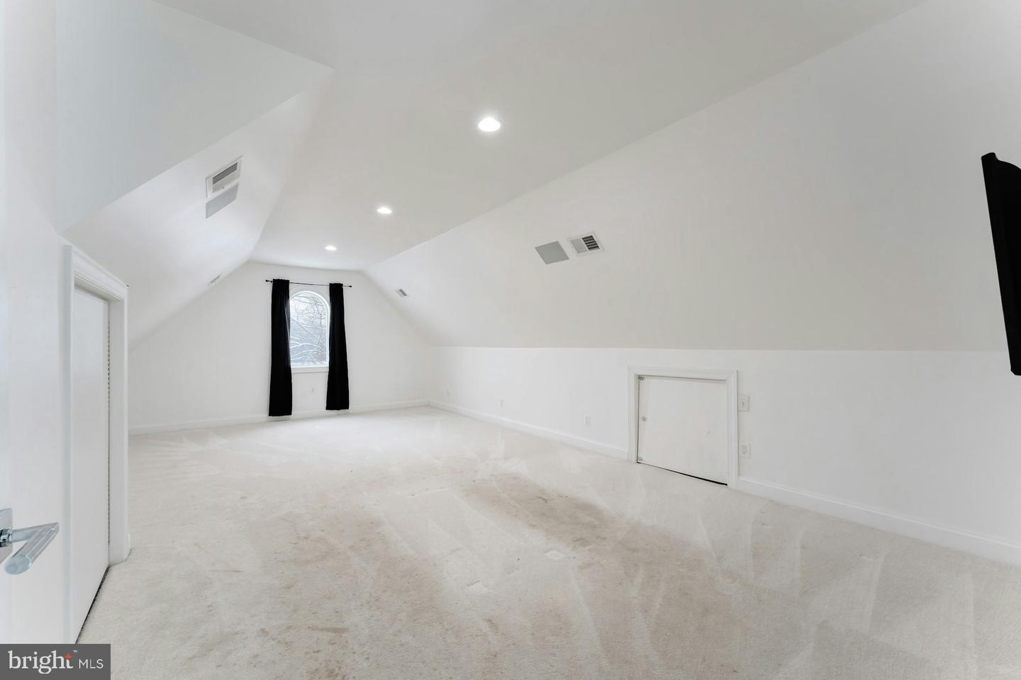 22101 EVERGREEN MILLS RD, LEESBURG, Virginia 20175, 5 Bedrooms Bedrooms, ,8 BathroomsBathrooms,Residential,For sale,22101 EVERGREEN MILLS RD,VALO2111748 MLS # VALO2111748