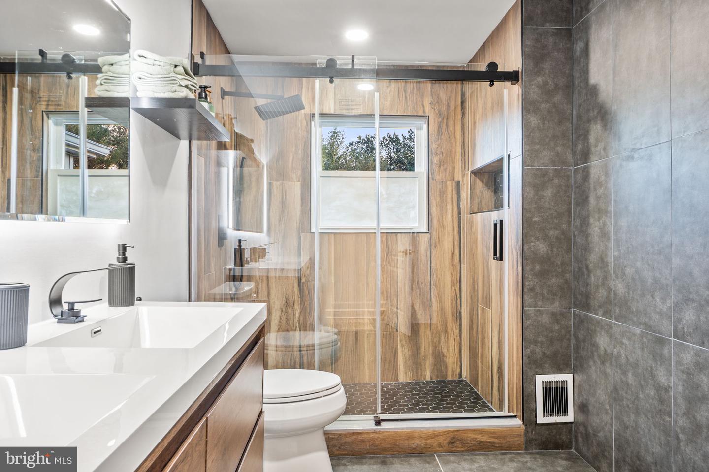 3017 LEEFIELD DR, HERNDON, Virginia 20171, 5 Bedrooms Bedrooms, 9 Rooms Rooms,3 BathroomsBathrooms,Residential,For sale,3017 LEEFIELD DR,VAFX2280720 MLS # VAFX2280720