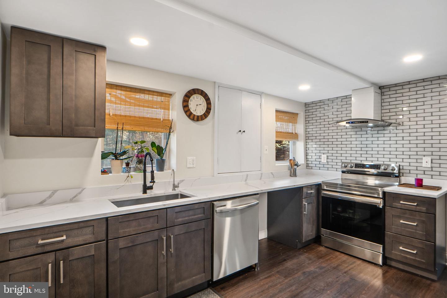 3017 LEEFIELD DR, HERNDON, Virginia 20171, 5 Bedrooms Bedrooms, 9 Rooms Rooms,3 BathroomsBathrooms,Residential,For sale,3017 LEEFIELD DR,VAFX2280720 MLS # VAFX2280720