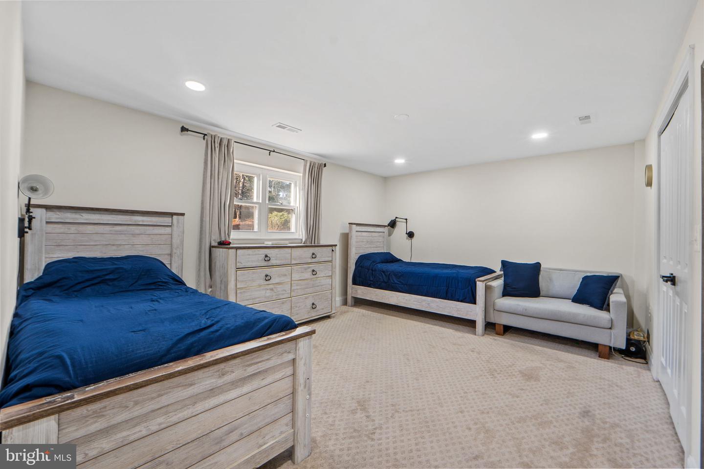 3017 LEEFIELD DR, HERNDON, Virginia 20171, 5 Bedrooms Bedrooms, 9 Rooms Rooms,3 BathroomsBathrooms,Residential,For sale,3017 LEEFIELD DR,VAFX2280720 MLS # VAFX2280720