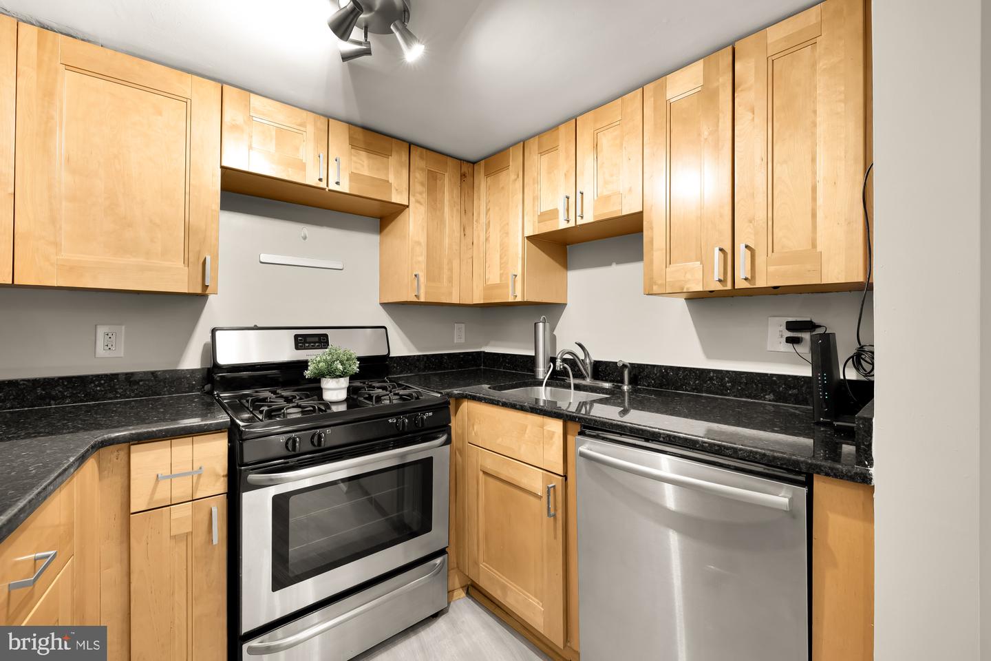 1239 VERMONT AVE NW #102, WASHINGTON, District Of Columbia 20005, 2 Bedrooms Bedrooms, ,2 BathroomsBathrooms,Residential,For sale,1239 VERMONT AVE NW #102,DCDC2233702 MLS # DCDC2233702