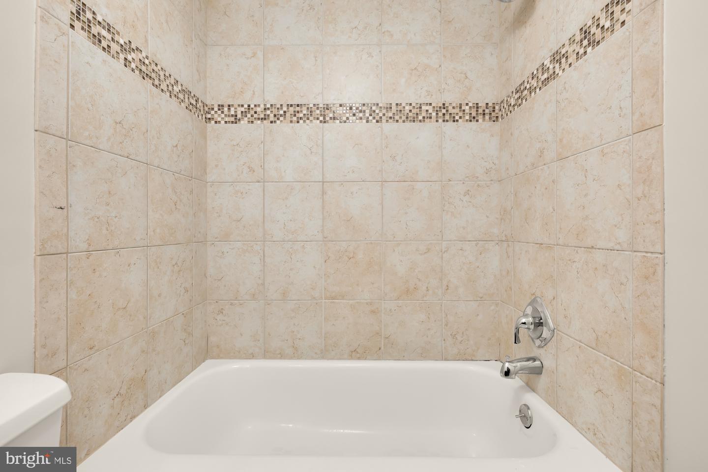 1239 VERMONT AVE NW #102, WASHINGTON, District Of Columbia 20005, 2 Bedrooms Bedrooms, ,2 BathroomsBathrooms,Residential,For sale,1239 VERMONT AVE NW #102,DCDC2233702 MLS # DCDC2233702