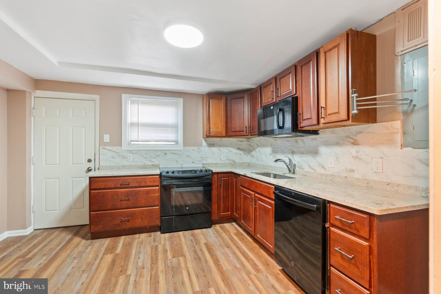 7852 OREANA DR, ANNANDALE, Virginia 22003, 5 Bedrooms Bedrooms, ,4 BathroomsBathrooms,Residential,For sale,7852 OREANA DR,VAFX2281416 MLS # VAFX2281416