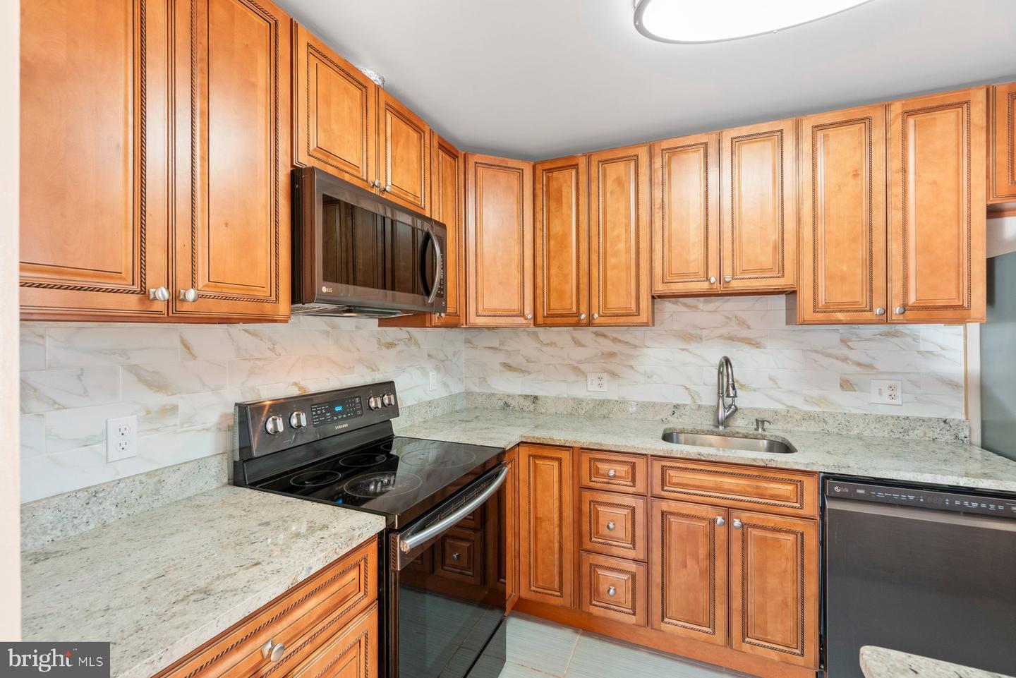 7852 OREANA DR, ANNANDALE, Virginia 22003, 5 Bedrooms Bedrooms, ,4 BathroomsBathrooms,Residential,For sale,7852 OREANA DR,VAFX2281416 MLS # VAFX2281416