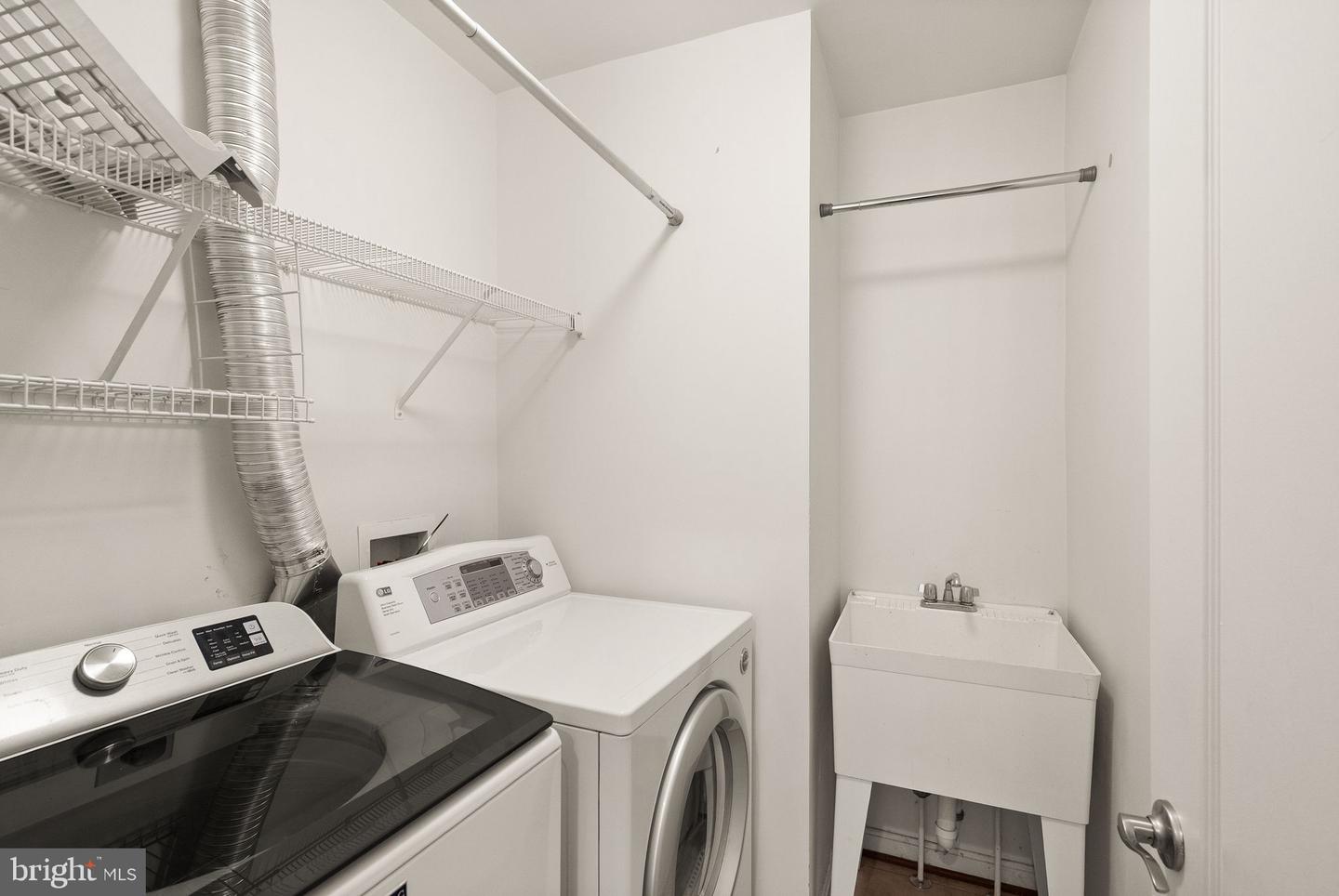 19296 CREEK FIELD CIR, LEESBURG, Virginia 20176, 4 Bedrooms Bedrooms, ,4 BathroomsBathrooms,Residential,For sale,19296 CREEK FIELD CIR,VALO2111832 MLS # VALO2111832