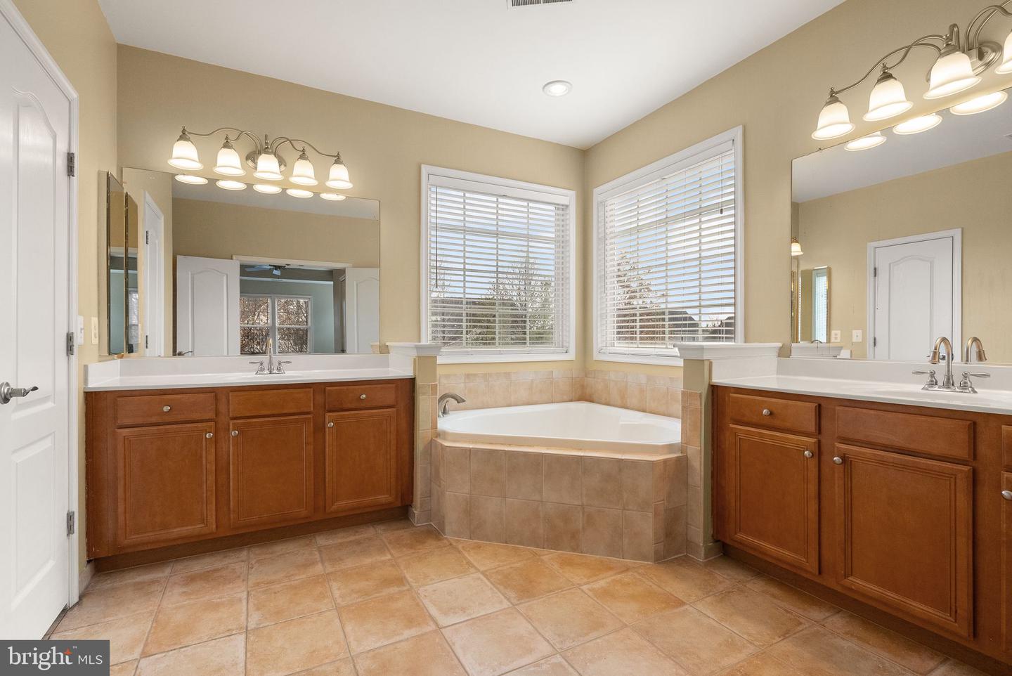 19296 CREEK FIELD CIR, LEESBURG, Virginia 20176, 4 Bedrooms Bedrooms, ,4 BathroomsBathrooms,Residential,For sale,19296 CREEK FIELD CIR,VALO2111832 MLS # VALO2111832