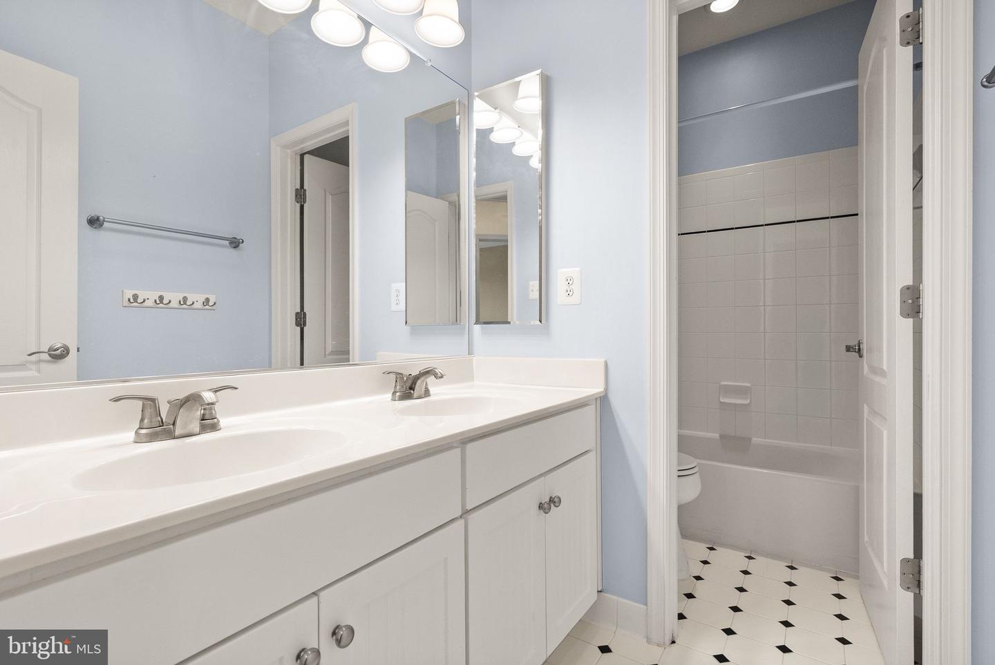 19296 CREEK FIELD CIR, LEESBURG, Virginia 20176, 4 Bedrooms Bedrooms, ,4 BathroomsBathrooms,Residential,For sale,19296 CREEK FIELD CIR,VALO2111832 MLS # VALO2111832