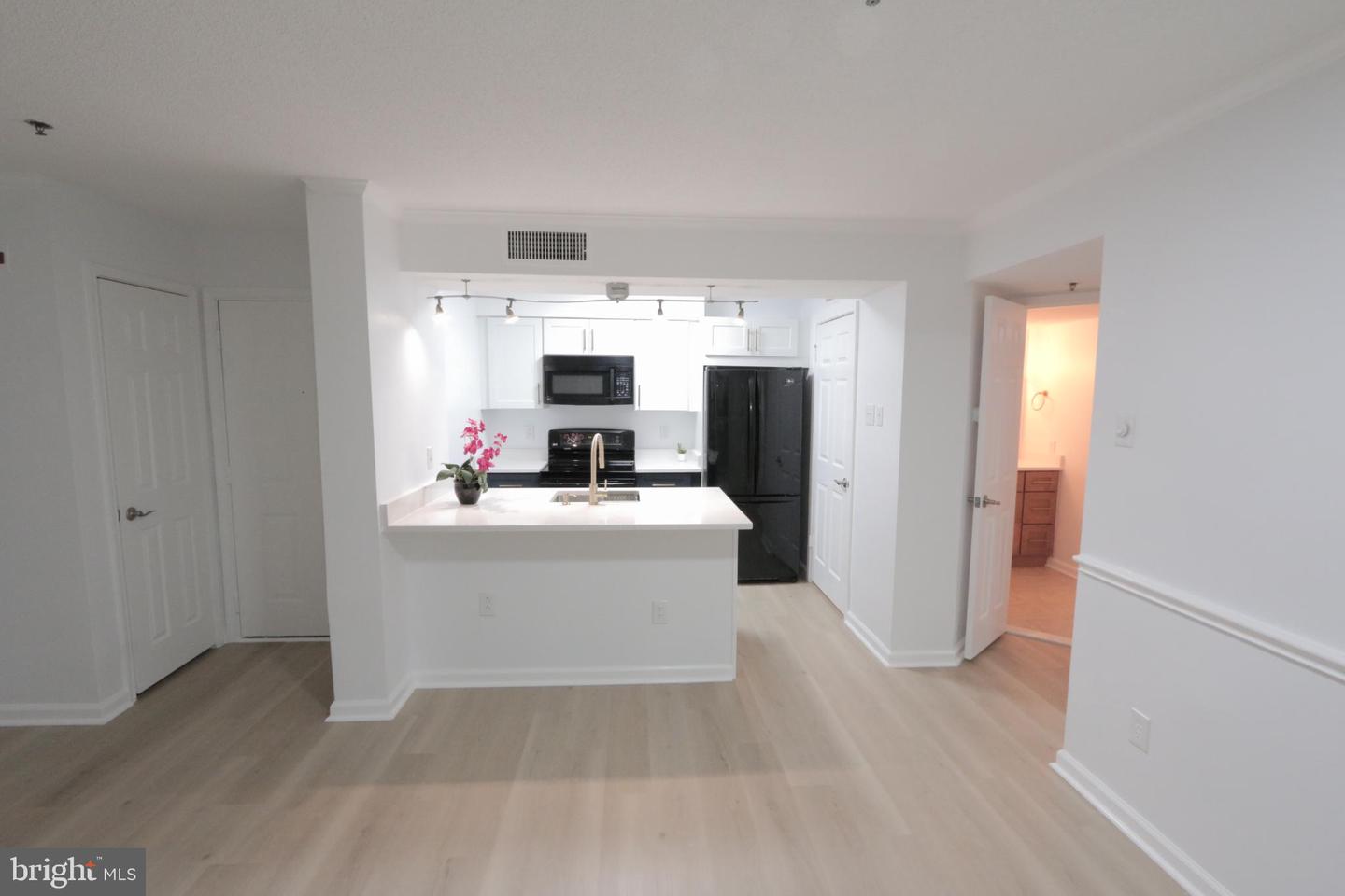 1504 LINCOLN WAY #104, MCLEAN, Virginia 22102, 1 Bedroom Bedrooms, 4 Rooms Rooms,1 BathroomBathrooms,Residential,For sale,1504 LINCOLN WAY #104,VAFX2281312 MLS # VAFX2281312