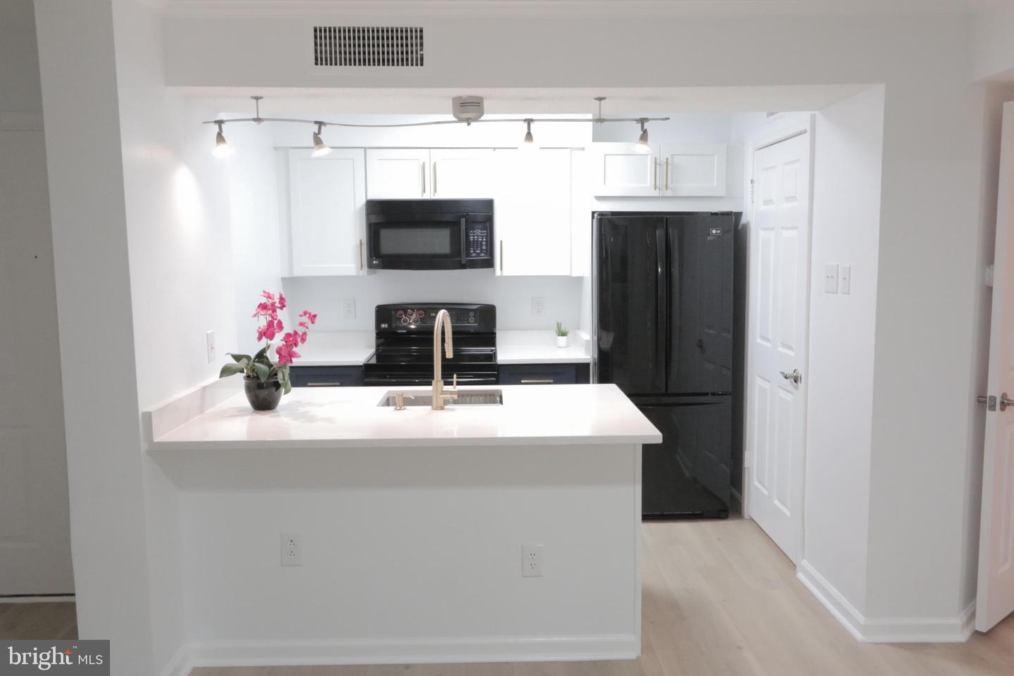 1504 LINCOLN WAY #104, MCLEAN, Virginia 22102, 1 Bedroom Bedrooms, 4 Rooms Rooms,1 BathroomBathrooms,Residential,For sale,1504 LINCOLN WAY #104,VAFX2281312 MLS # VAFX2281312