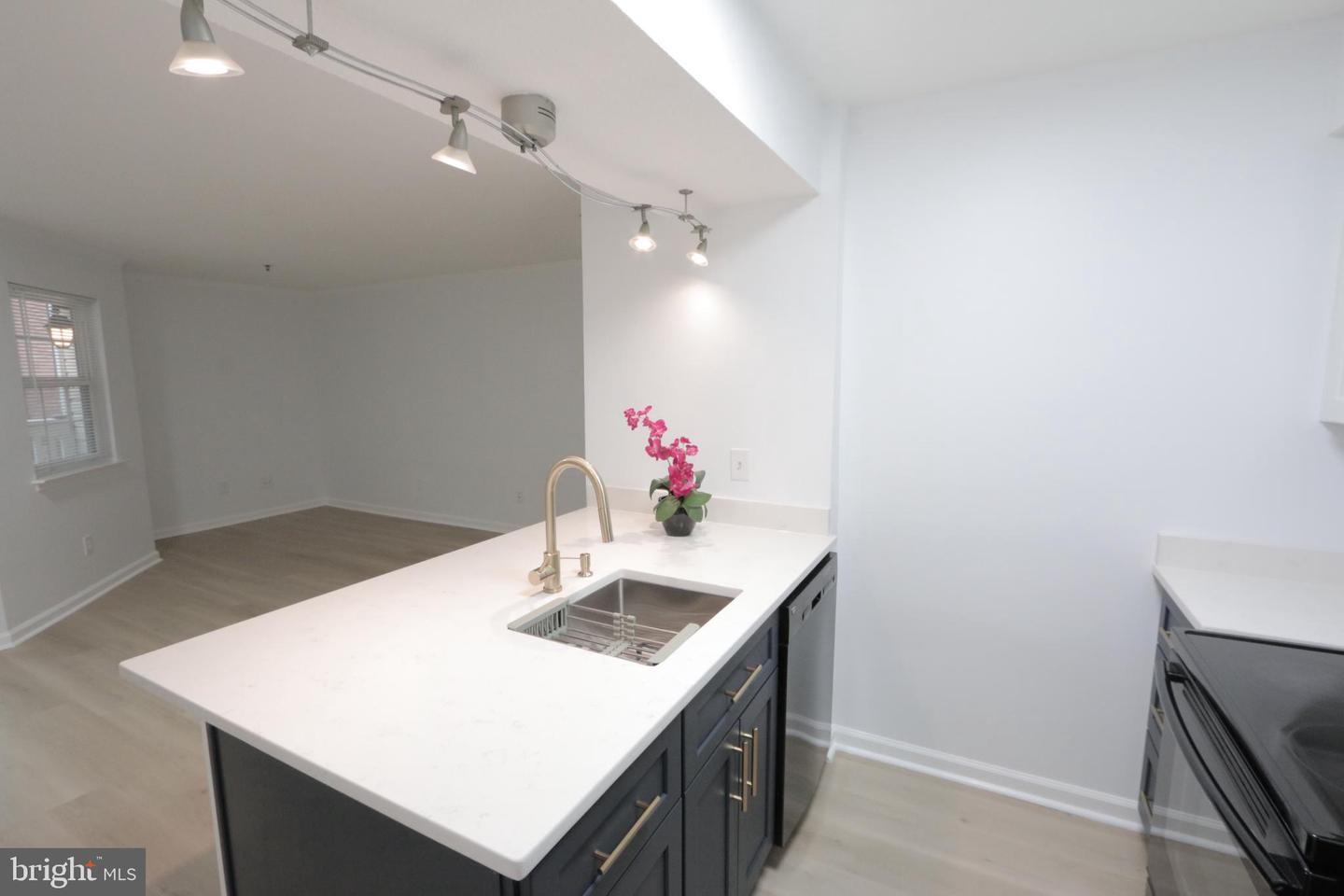 1504 LINCOLN WAY #104, MCLEAN, Virginia 22102, 1 Bedroom Bedrooms, 4 Rooms Rooms,1 BathroomBathrooms,Residential,For sale,1504 LINCOLN WAY #104,VAFX2281312 MLS # VAFX2281312