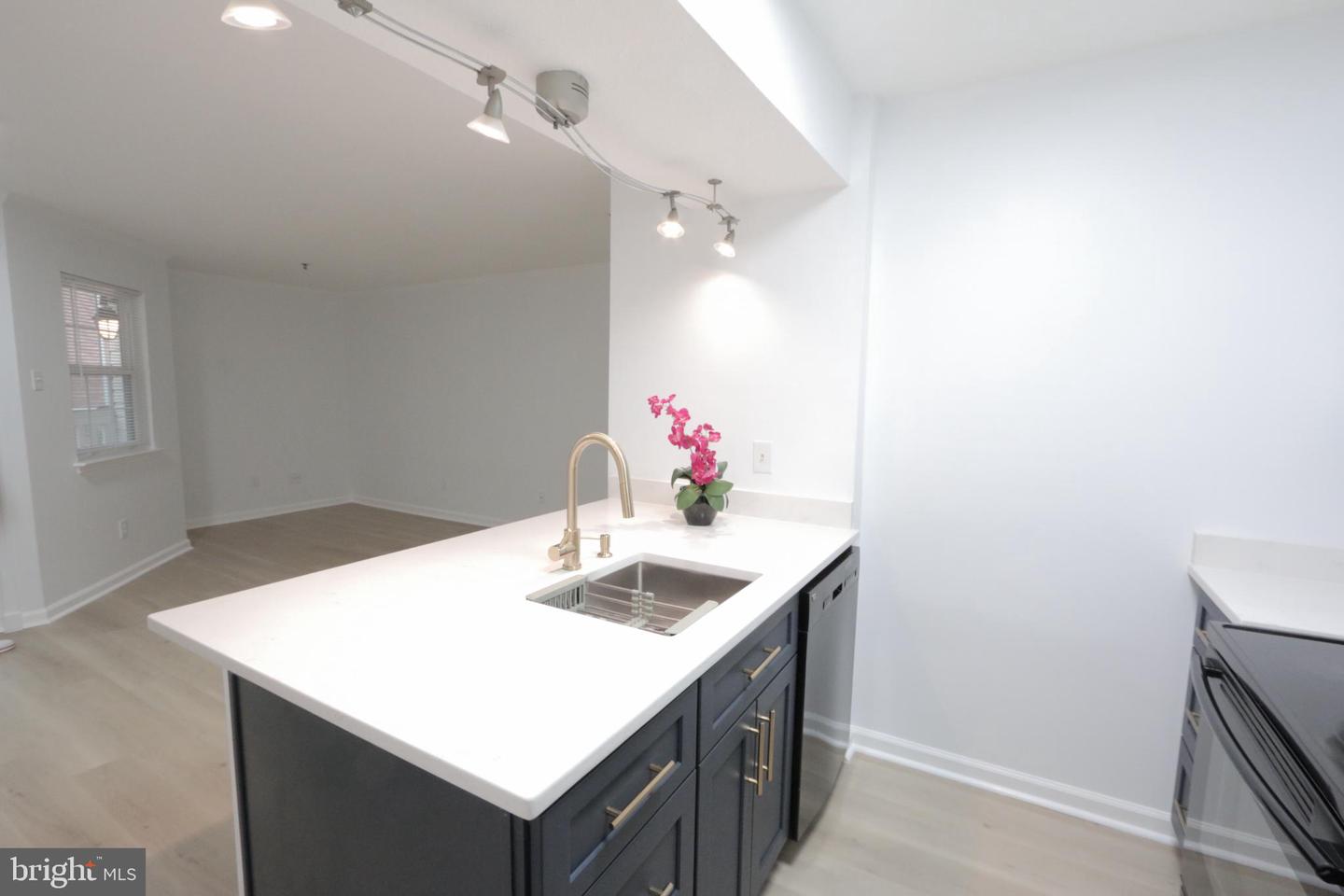 1504 LINCOLN WAY #104, MCLEAN, Virginia 22102, 1 Bedroom Bedrooms, 4 Rooms Rooms,1 BathroomBathrooms,Residential,For sale,1504 LINCOLN WAY #104,VAFX2281312 MLS # VAFX2281312