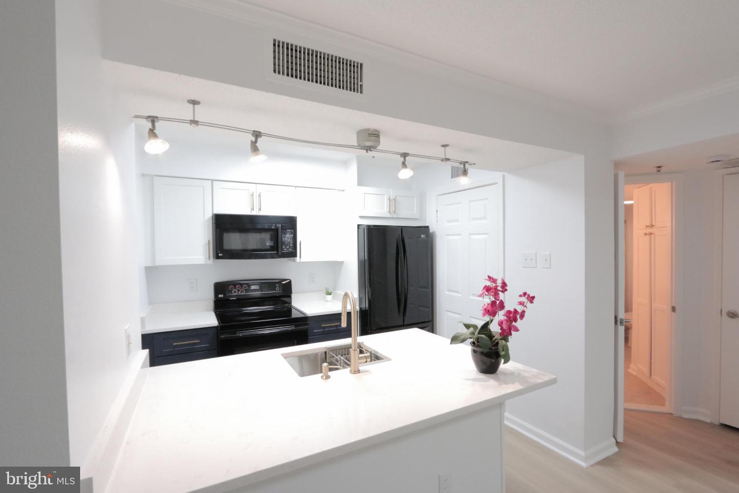 1504 LINCOLN WAY #104, MCLEAN, Virginia 22102, 1 Bedroom Bedrooms, 4 Rooms Rooms,1 BathroomBathrooms,Residential,For sale,1504 LINCOLN WAY #104,VAFX2281312 MLS # VAFX2281312