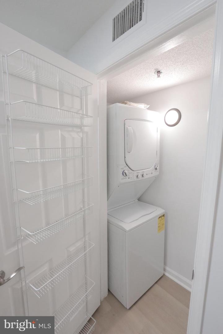 1504 LINCOLN WAY #104, MCLEAN, Virginia 22102, 1 Bedroom Bedrooms, 4 Rooms Rooms,1 BathroomBathrooms,Residential,For sale,1504 LINCOLN WAY #104,VAFX2281312 MLS # VAFX2281312