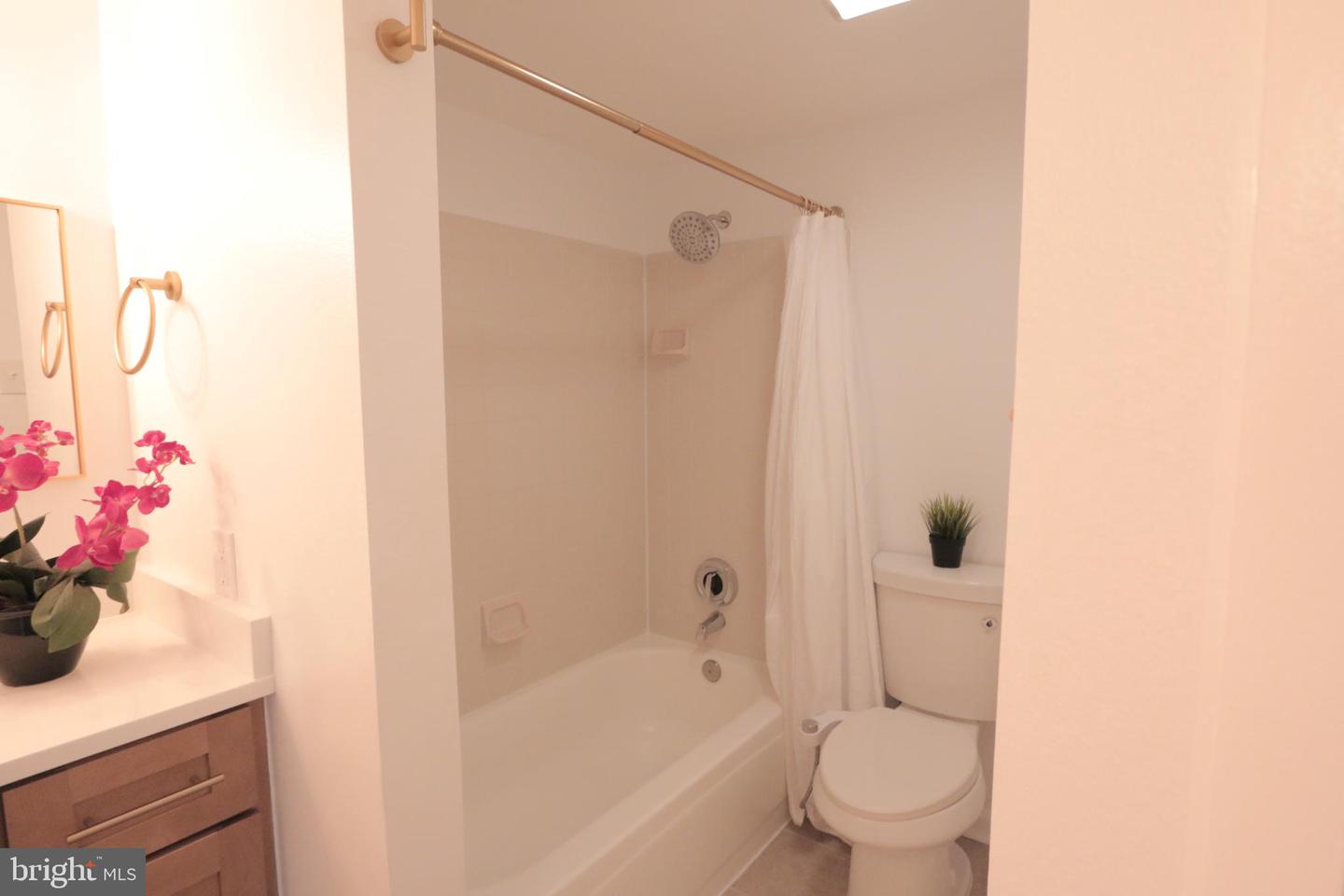 1504 LINCOLN WAY #104, MCLEAN, Virginia 22102, 1 Bedroom Bedrooms, 4 Rooms Rooms,1 BathroomBathrooms,Residential,For sale,1504 LINCOLN WAY #104,VAFX2281312 MLS # VAFX2281312