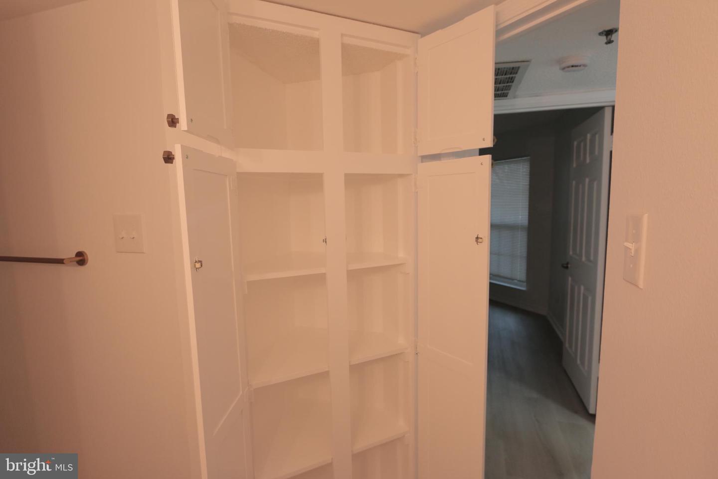 1504 LINCOLN WAY #104, MCLEAN, Virginia 22102, 1 Bedroom Bedrooms, 4 Rooms Rooms,1 BathroomBathrooms,Residential,For sale,1504 LINCOLN WAY #104,VAFX2281312 MLS # VAFX2281312