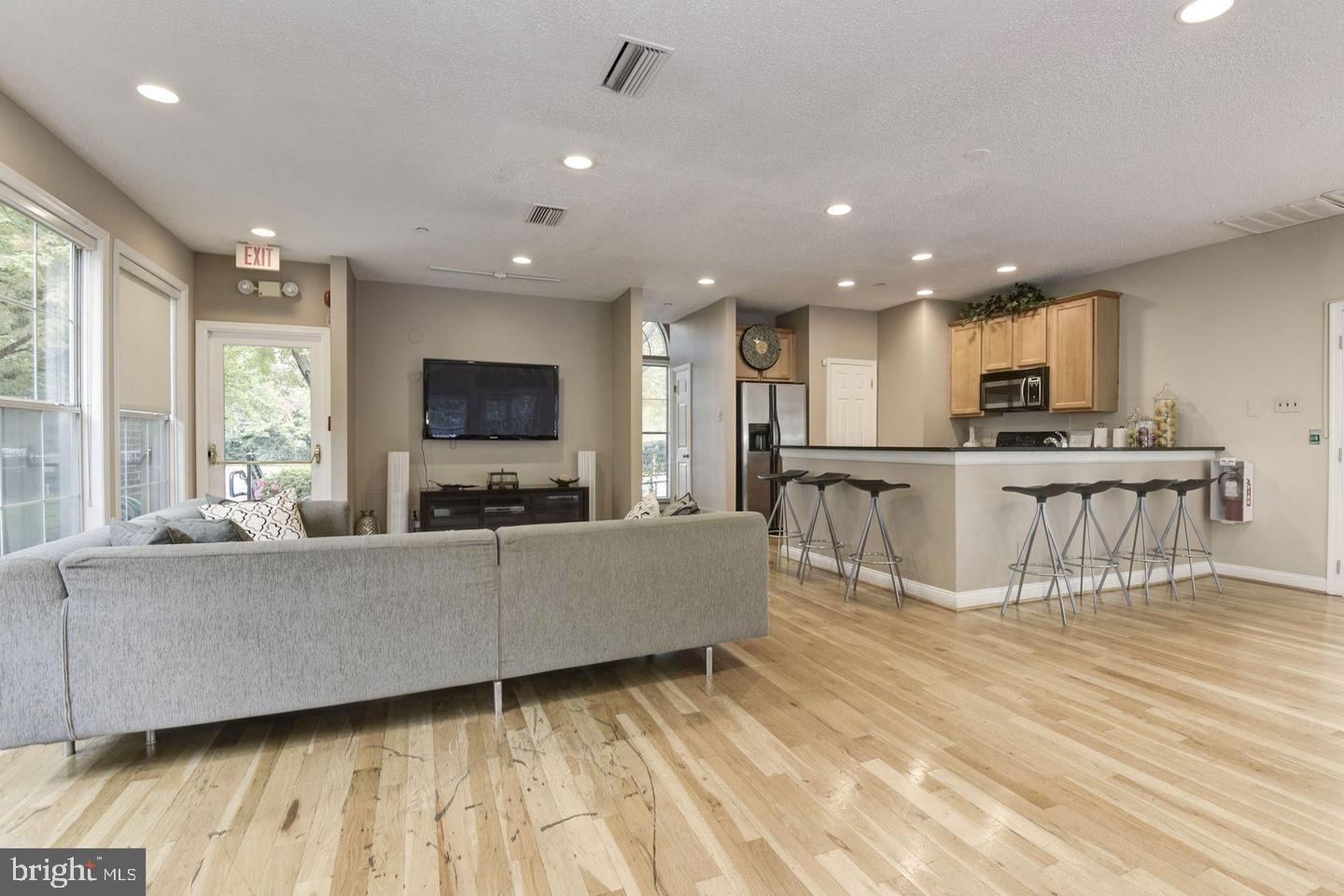 1504 LINCOLN WAY #104, MCLEAN, Virginia 22102, 1 Bedroom Bedrooms, 4 Rooms Rooms,1 BathroomBathrooms,Residential,For sale,1504 LINCOLN WAY #104,VAFX2281312 MLS # VAFX2281312