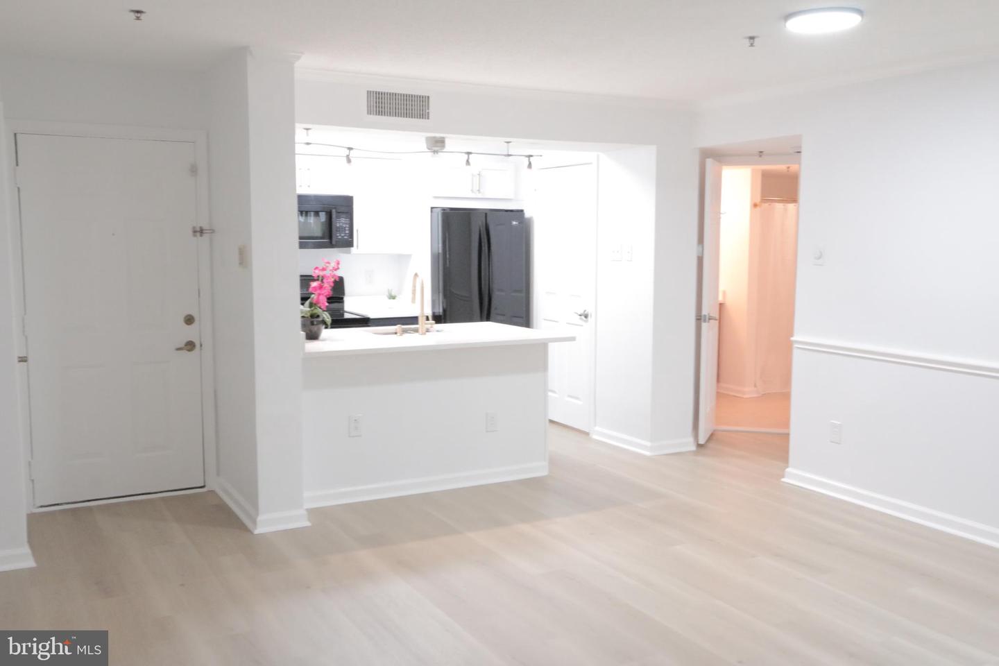 1504 LINCOLN WAY #104, MCLEAN, Virginia 22102, 1 Bedroom Bedrooms, 4 Rooms Rooms,1 BathroomBathrooms,Residential,For sale,1504 LINCOLN WAY #104,VAFX2281312 MLS # VAFX2281312