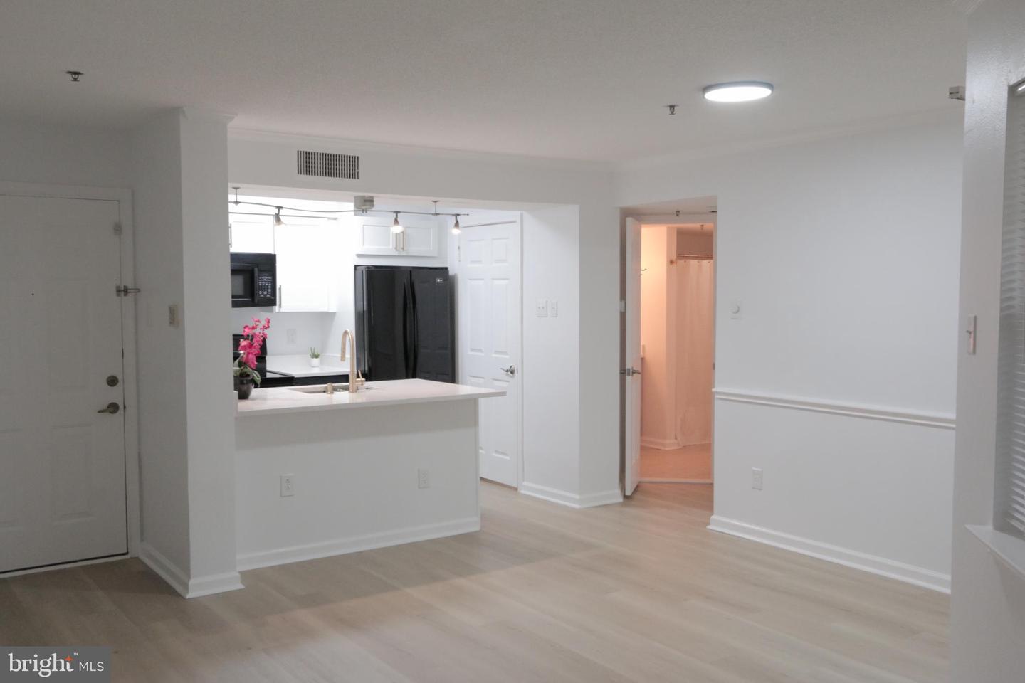 1504 LINCOLN WAY #104, MCLEAN, Virginia 22102, 1 Bedroom Bedrooms, 4 Rooms Rooms,1 BathroomBathrooms,Residential,For sale,1504 LINCOLN WAY #104,VAFX2281312 MLS # VAFX2281312