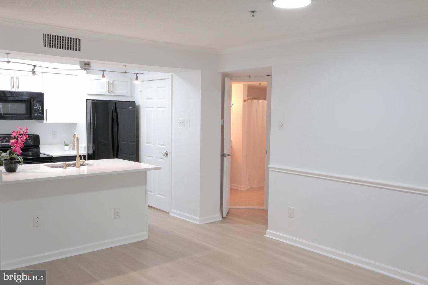 1504 LINCOLN WAY #104, MCLEAN, Virginia 22102, 1 Bedroom Bedrooms, 4 Rooms Rooms,1 BathroomBathrooms,Residential,For sale,1504 LINCOLN WAY #104,VAFX2281312 MLS # VAFX2281312