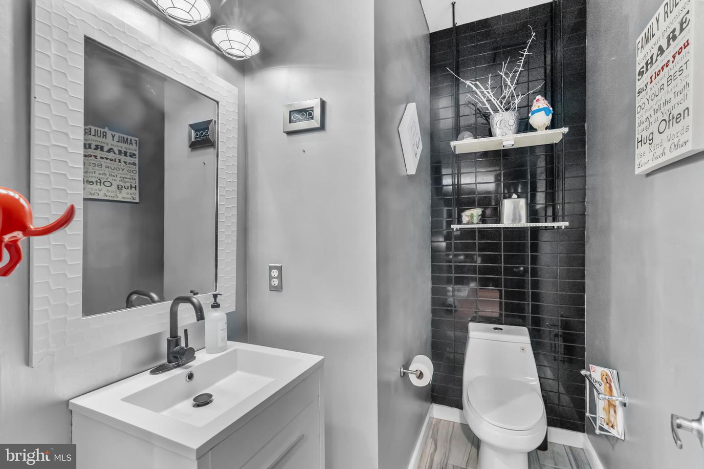 1221 TENNESSEE DR NE, LEESBURG, Virginia 20176, 5 Bedrooms Bedrooms, ,4 BathroomsBathrooms,Residential,For sale,1221 TENNESSEE DR NE,VALO2111898 MLS # VALO2111898