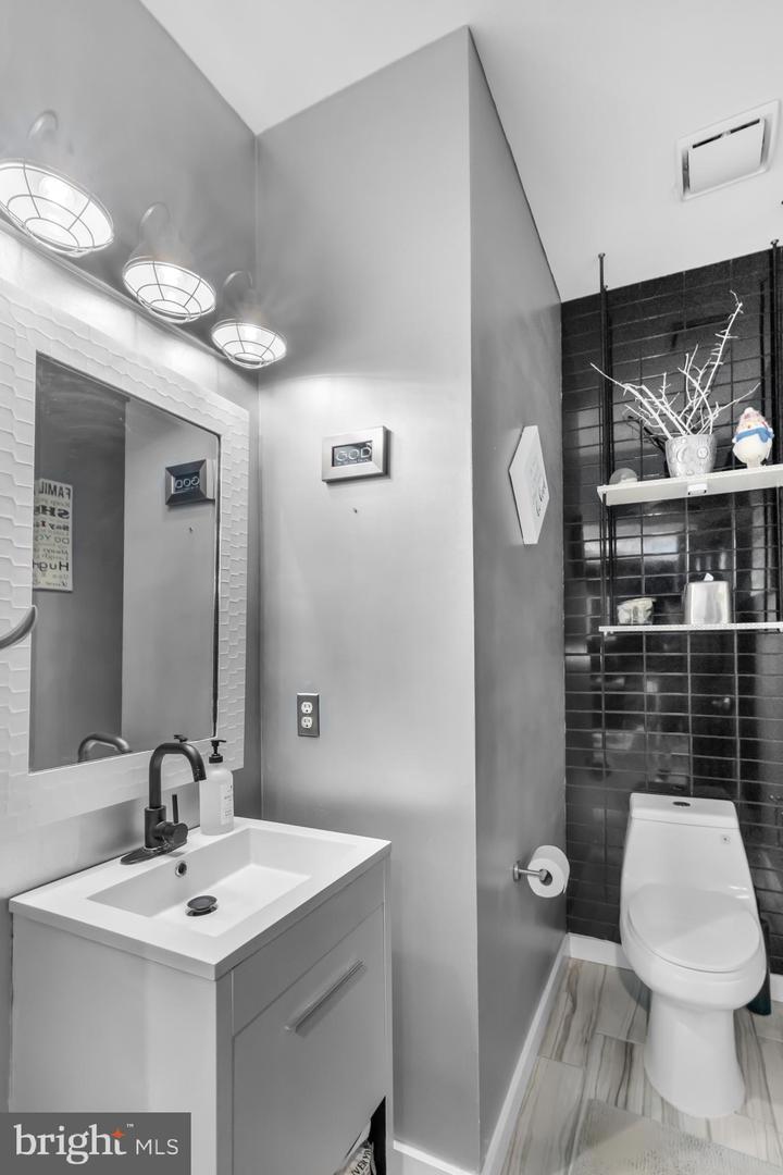 1221 TENNESSEE DR NE, LEESBURG, Virginia 20176, 5 Bedrooms Bedrooms, ,4 BathroomsBathrooms,Residential,For sale,1221 TENNESSEE DR NE,VALO2111898 MLS # VALO2111898