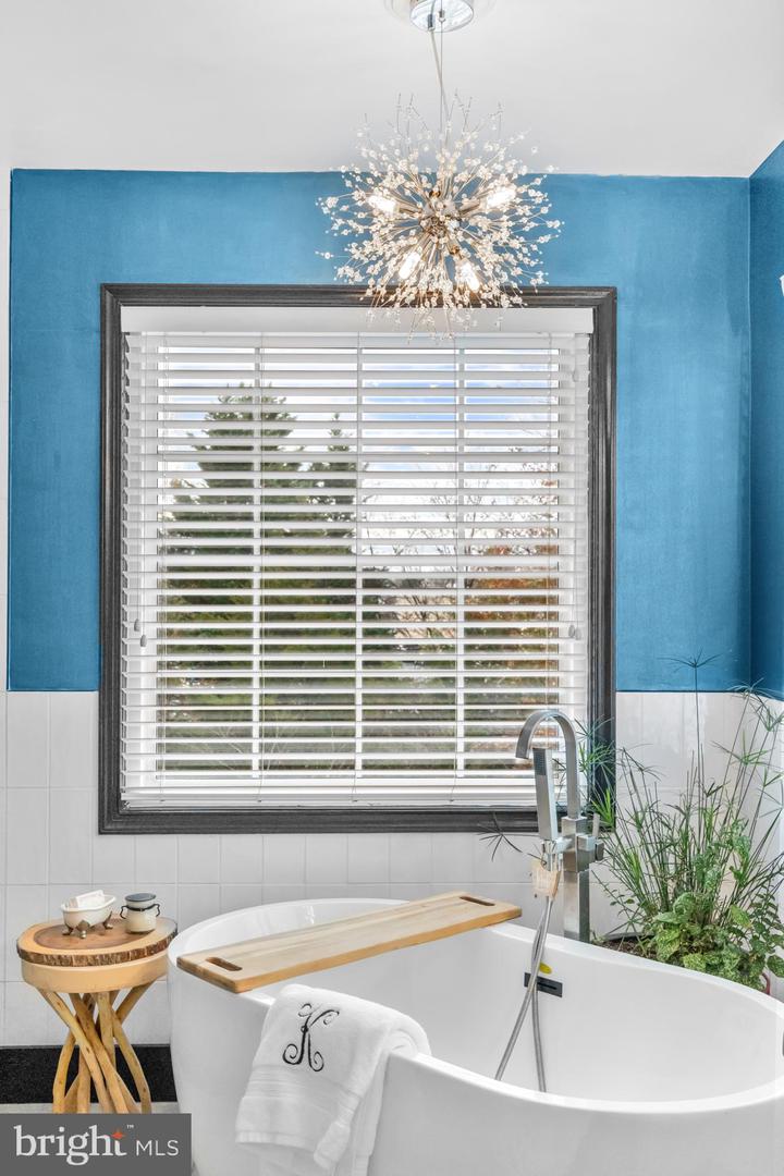 1221 TENNESSEE DR NE, LEESBURG, Virginia 20176, 5 Bedrooms Bedrooms, ,4 BathroomsBathrooms,Residential,For sale,1221 TENNESSEE DR NE,VALO2111898 MLS # VALO2111898