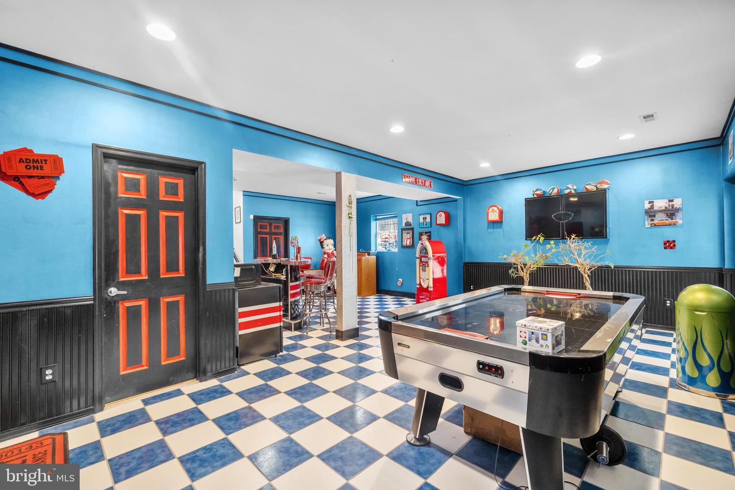 1221 TENNESSEE DR NE, LEESBURG, Virginia 20176, 5 Bedrooms Bedrooms, ,4 BathroomsBathrooms,Residential,For sale,1221 TENNESSEE DR NE,VALO2111898 MLS # VALO2111898