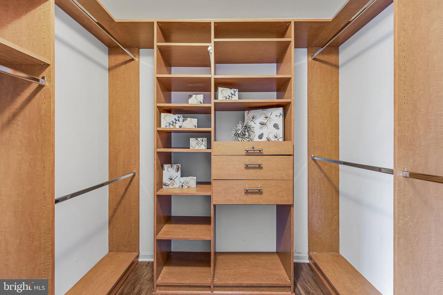 20419 CHARTER OAK DR, ASHBURN, Virginia 20147, 3 Bedrooms Bedrooms, ,3 BathroomsBathrooms,Residential,For sale,20419 CHARTER OAK DR,VALO2111912 MLS # VALO2111912