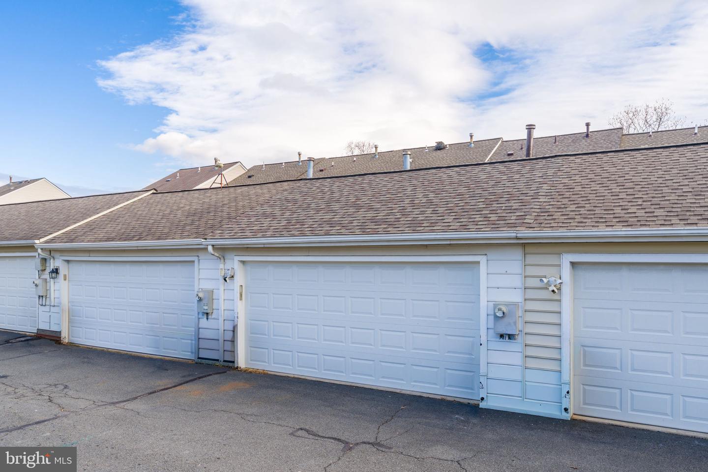 20419 CHARTER OAK DR, ASHBURN, Virginia 20147, 3 Bedrooms Bedrooms, ,3 BathroomsBathrooms,Residential,For sale,20419 CHARTER OAK DR,VALO2111912 MLS # VALO2111912