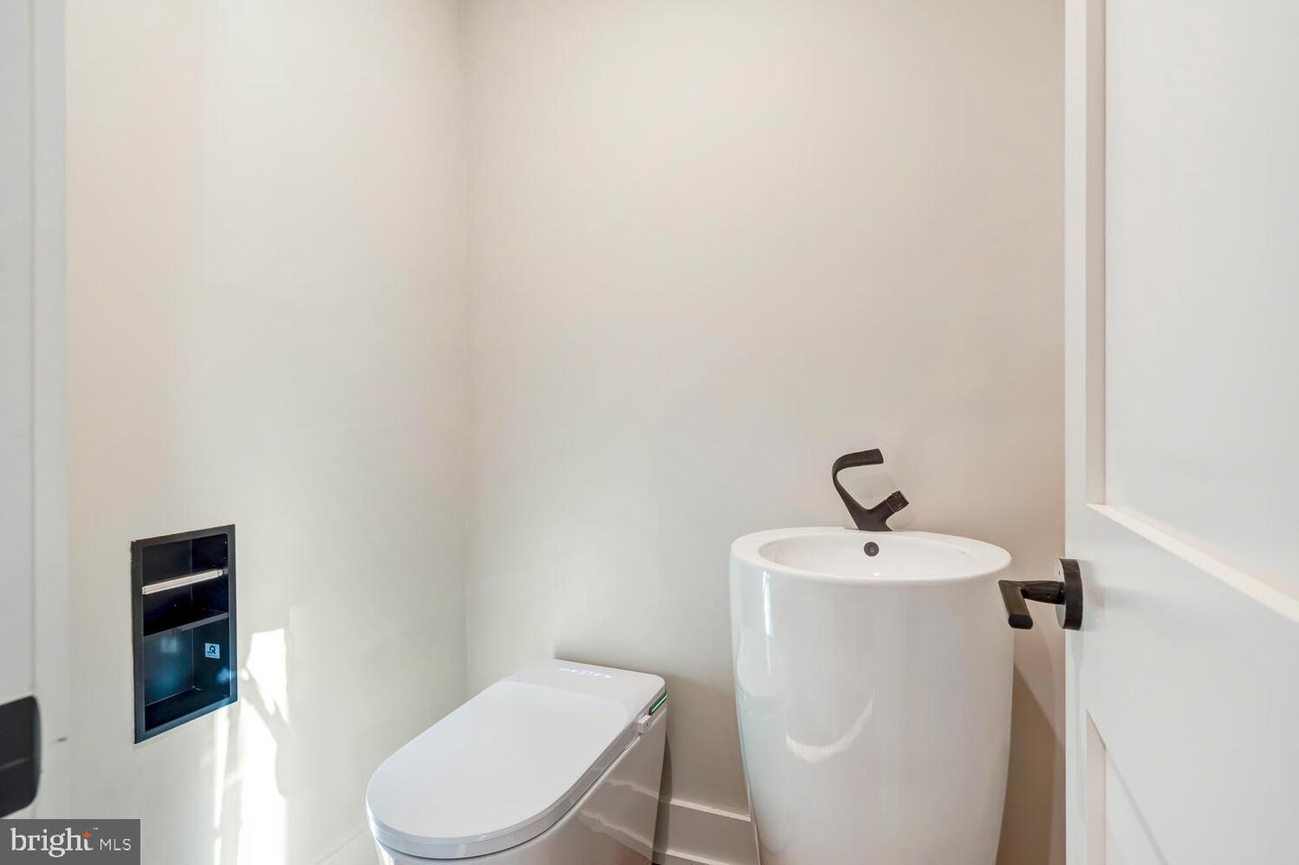 5921 CHESTERBROOK RD, MCLEAN, Virginia 22101, 6 Bedrooms Bedrooms, ,4 BathroomsBathrooms,Residential,For sale,5921 CHESTERBROOK RD,VAFX2281436 MLS # VAFX2281436