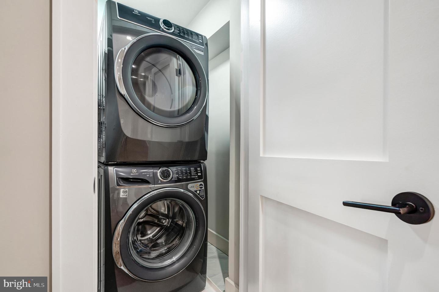 5921 CHESTERBROOK RD, MCLEAN, Virginia 22101, 6 Bedrooms Bedrooms, ,4 BathroomsBathrooms,Residential,For sale,5921 CHESTERBROOK RD,VAFX2281436 MLS # VAFX2281436