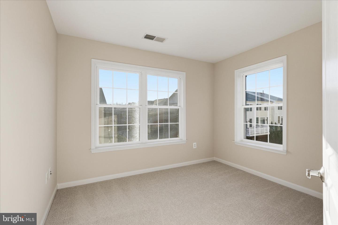 411 SPRING ST, HERNDON, Virginia 20170, 3 Bedrooms Bedrooms, ,3 BathroomsBathrooms,Residential,For sale,411 SPRING ST,VAFX2281486 MLS # VAFX2281486