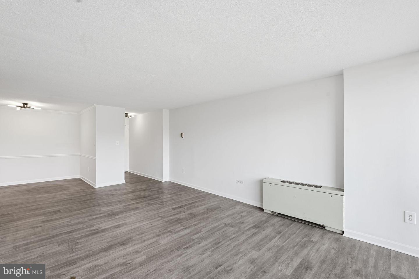 4600 S FOUR MILE RUN DR #613, ARLINGTON, Virginia 22204, 1 Bedroom Bedrooms, 5 Rooms Rooms,1 BathroomBathrooms,Residential,For sale,4600 S FOUR MILE RUN DR #613,VAAR2066620 MLS # VAAR2066620