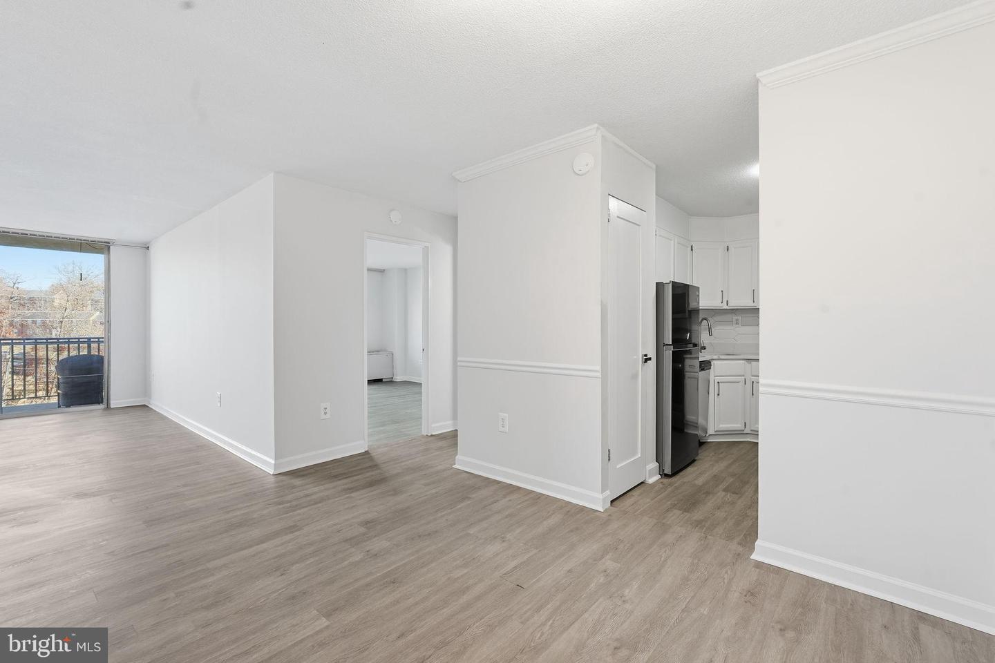 4600 S FOUR MILE RUN DR #613, ARLINGTON, Virginia 22204, 1 Bedroom Bedrooms, 5 Rooms Rooms,1 BathroomBathrooms,Residential,For sale,4600 S FOUR MILE RUN DR #613,VAAR2066620 MLS # VAAR2066620