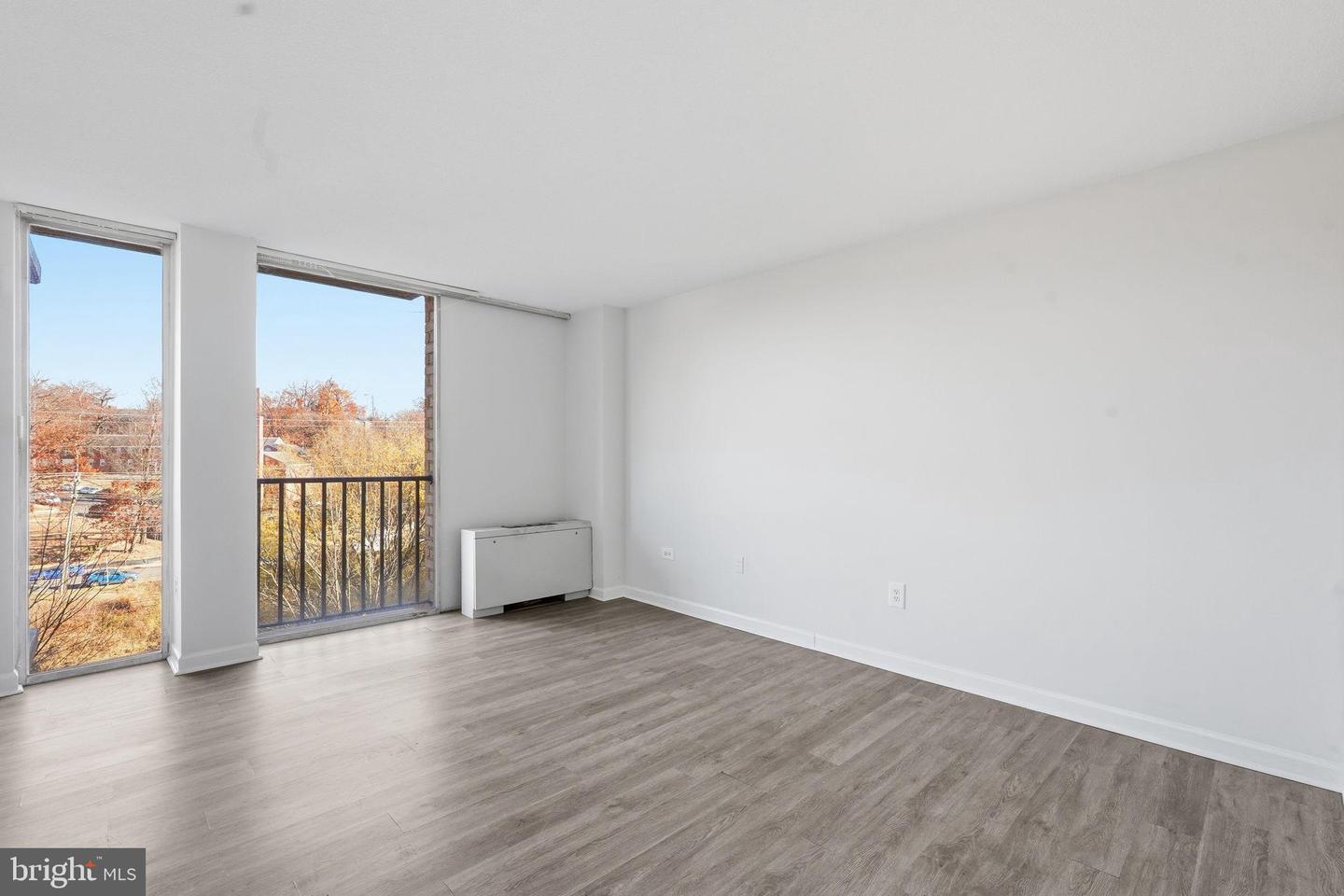 4600 S FOUR MILE RUN DR #613, ARLINGTON, Virginia 22204, 1 Bedroom Bedrooms, 5 Rooms Rooms,1 BathroomBathrooms,Residential,For sale,4600 S FOUR MILE RUN DR #613,VAAR2066620 MLS # VAAR2066620