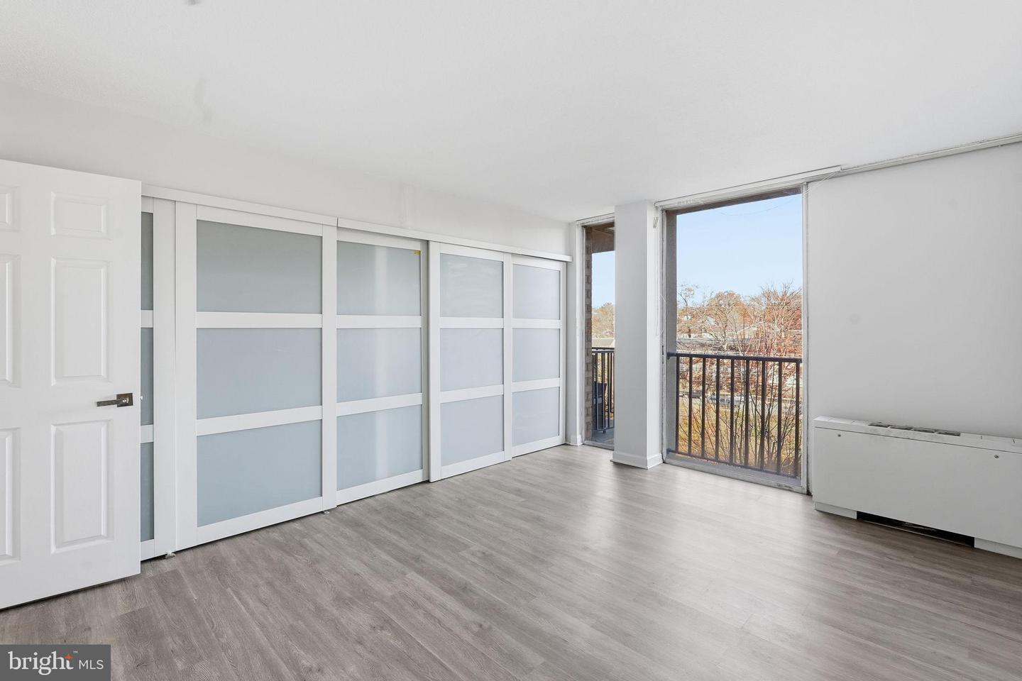 4600 S FOUR MILE RUN DR #613, ARLINGTON, Virginia 22204, 1 Bedroom Bedrooms, 5 Rooms Rooms,1 BathroomBathrooms,Residential,For sale,4600 S FOUR MILE RUN DR #613,VAAR2066620 MLS # VAAR2066620