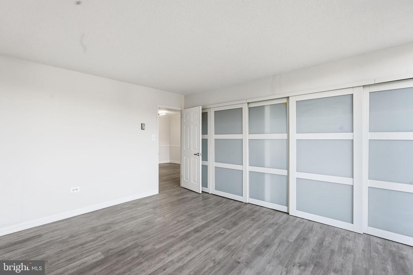 4600 S FOUR MILE RUN DR #613, ARLINGTON, Virginia 22204, 1 Bedroom Bedrooms, 5 Rooms Rooms,1 BathroomBathrooms,Residential,For sale,4600 S FOUR MILE RUN DR #613,VAAR2066620 MLS # VAAR2066620