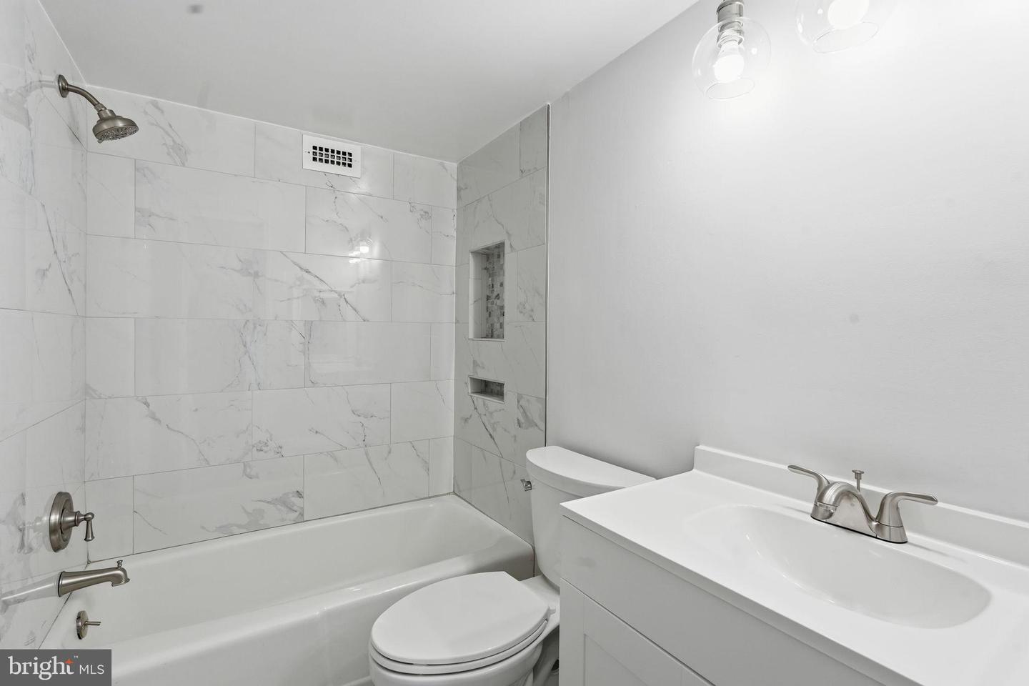 4600 S FOUR MILE RUN DR #613, ARLINGTON, Virginia 22204, 1 Bedroom Bedrooms, 5 Rooms Rooms,1 BathroomBathrooms,Residential,For sale,4600 S FOUR MILE RUN DR #613,VAAR2066620 MLS # VAAR2066620